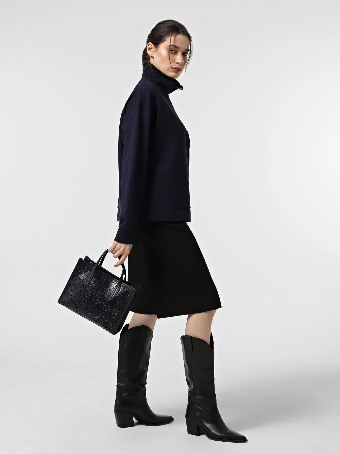 Сумки Tommy Hilfiger модель AW0AW17500-DW6 Сумки Tommy Hilfiger модель AW0AW17500-DW6 Фото