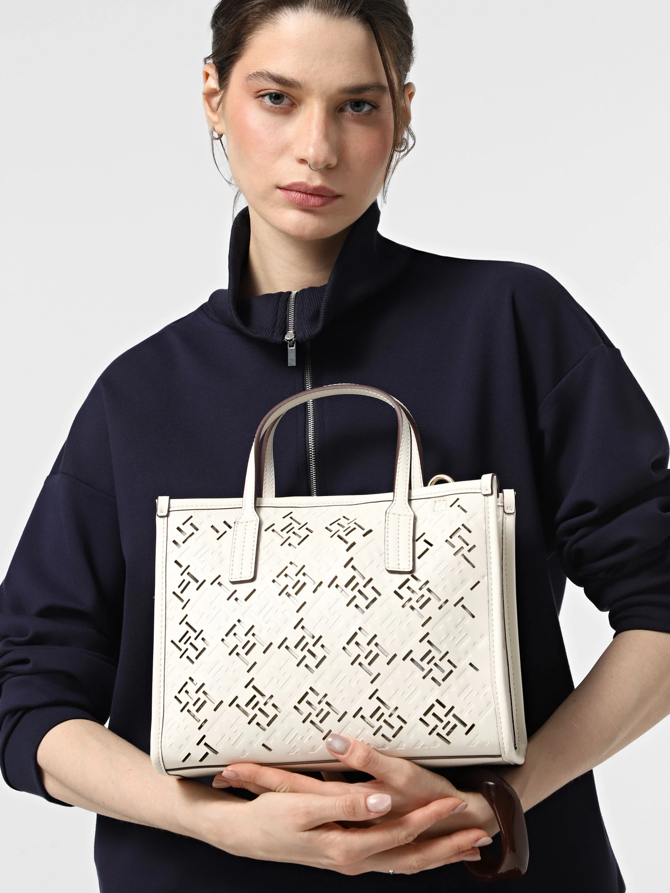 Сумки Tommy Hilfiger модель AW0AW17500-Z00 Фото