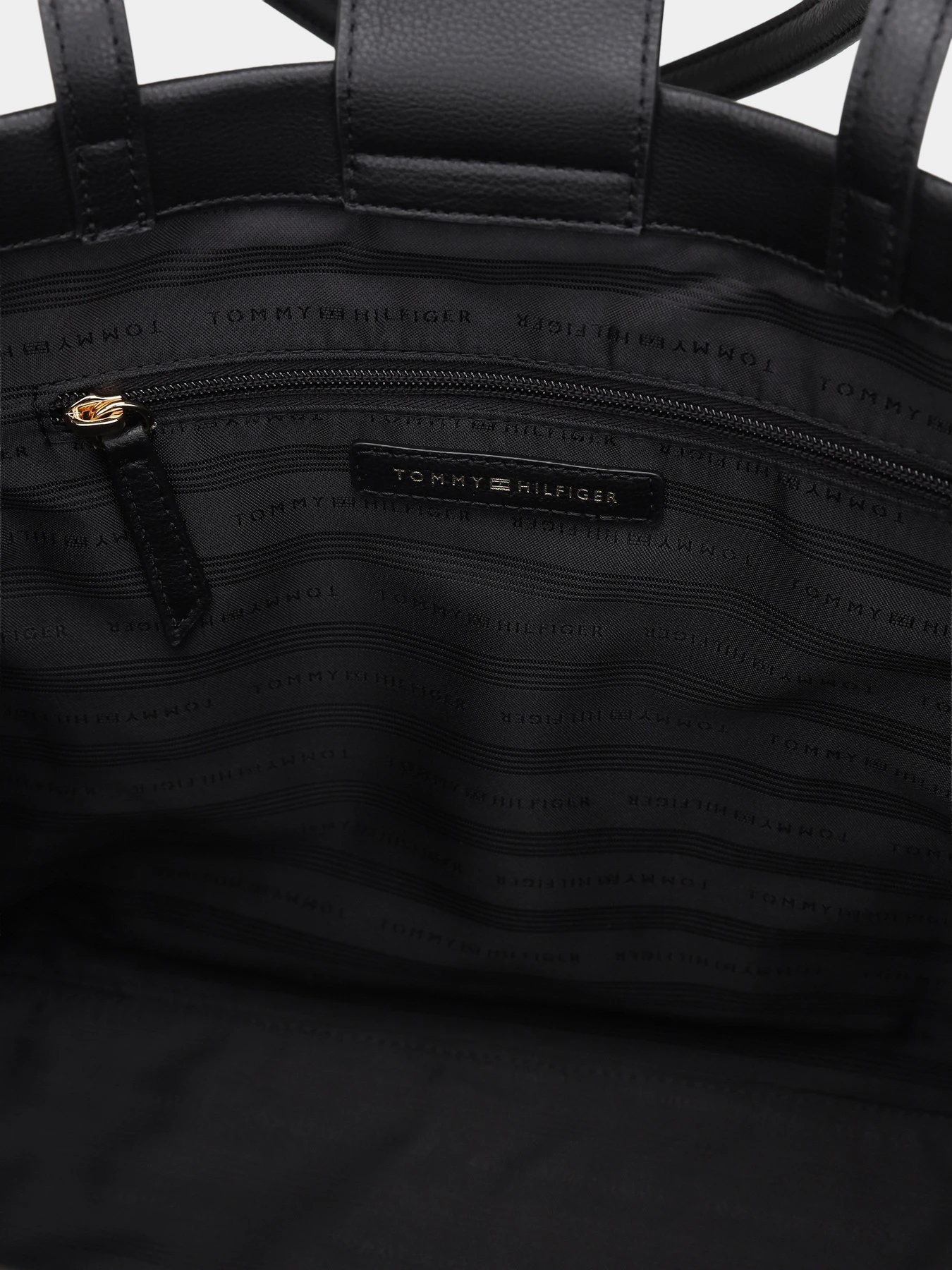 Сумки Tommy Hilfiger модель AW0AW17528-BDS Сумки Tommy Hilfiger модель AW0AW17528-BDS Фото
