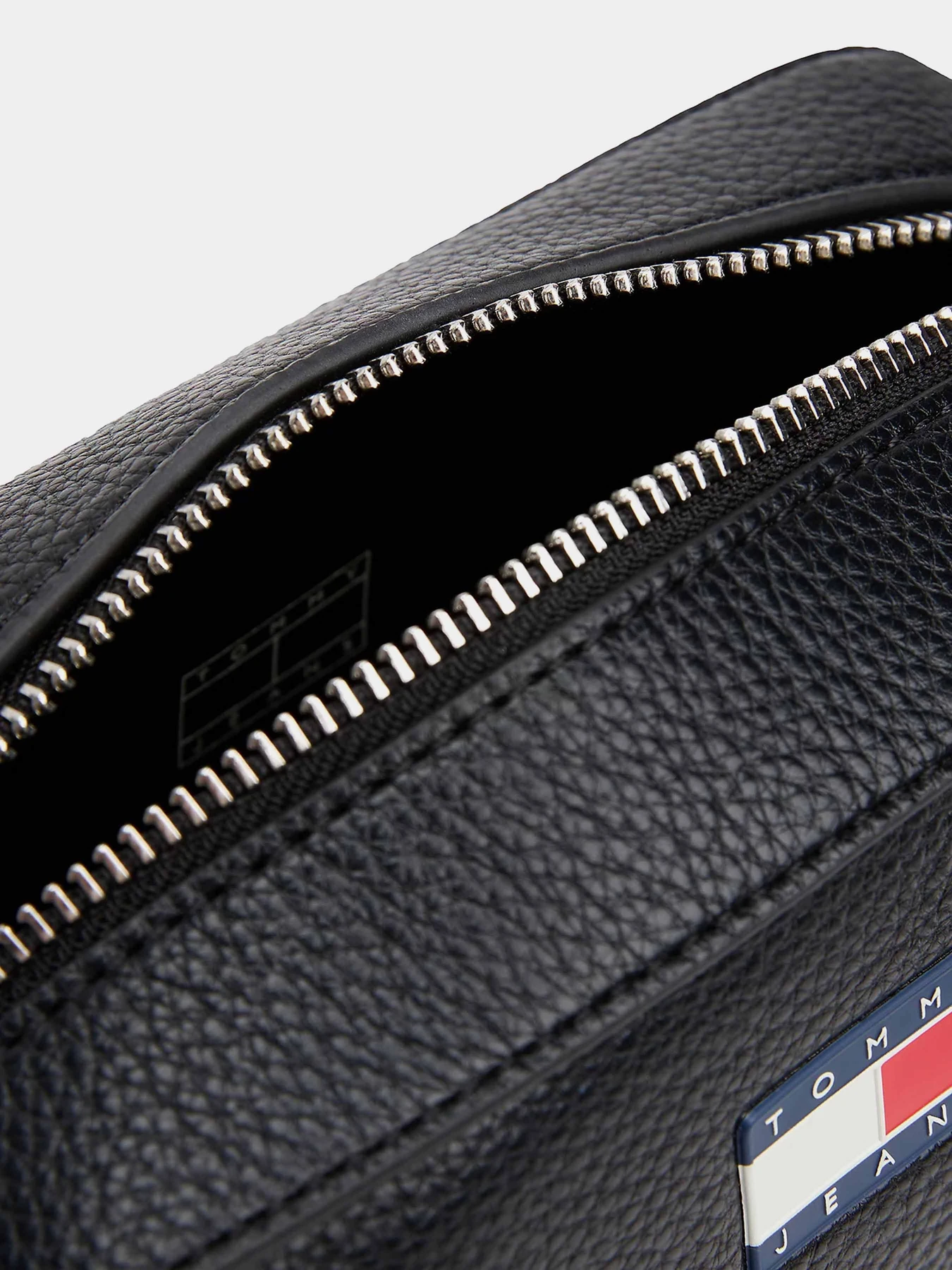 Сумки Tommy Hilfiger модель AW0AW17543-BDS Сумки Tommy Hilfiger модель AW0AW17543-BDS Фото
