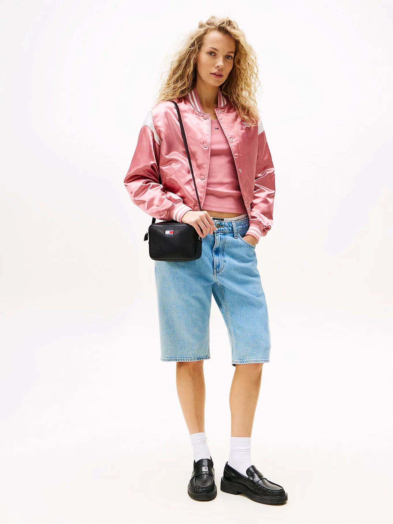 Сумки Tommy Hilfiger модель AW0AW17543-BDS Сумки Tommy Hilfiger модель AW0AW17543-BDS Фото