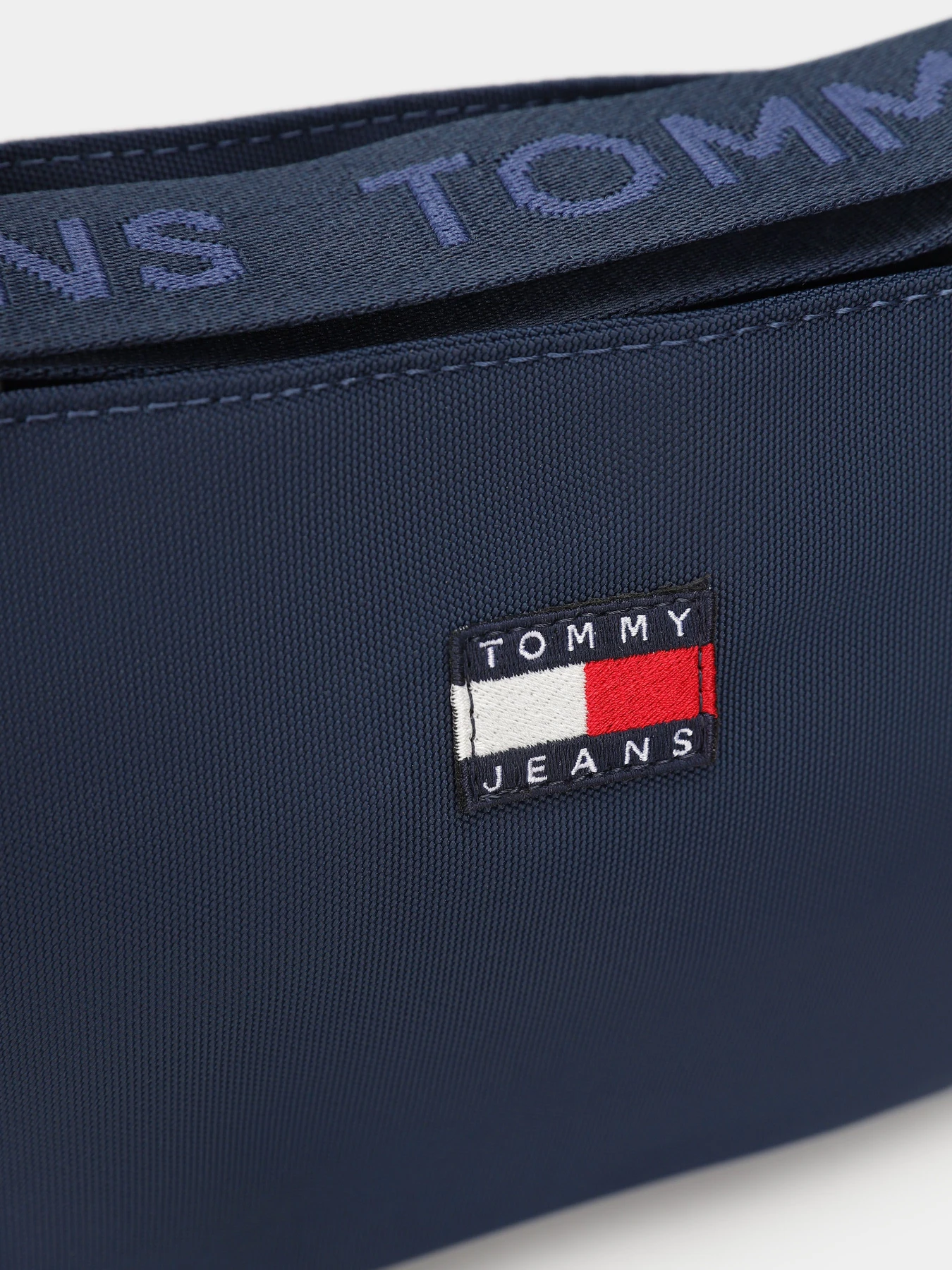 Сумки Tommy Hilfiger модель AW0AW17544-C1G Сумки Tommy Hilfiger модель AW0AW17544-C1G Фото