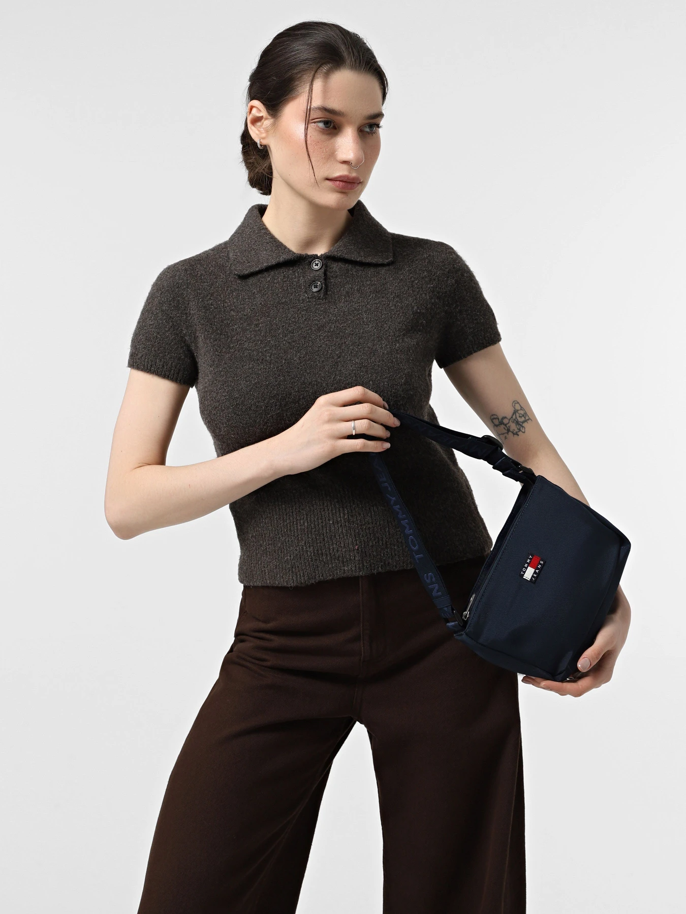 Сумки Tommy Hilfiger модель AW0AW17544-C1G Сумки Tommy Hilfiger модель AW0AW17544-C1G Фото