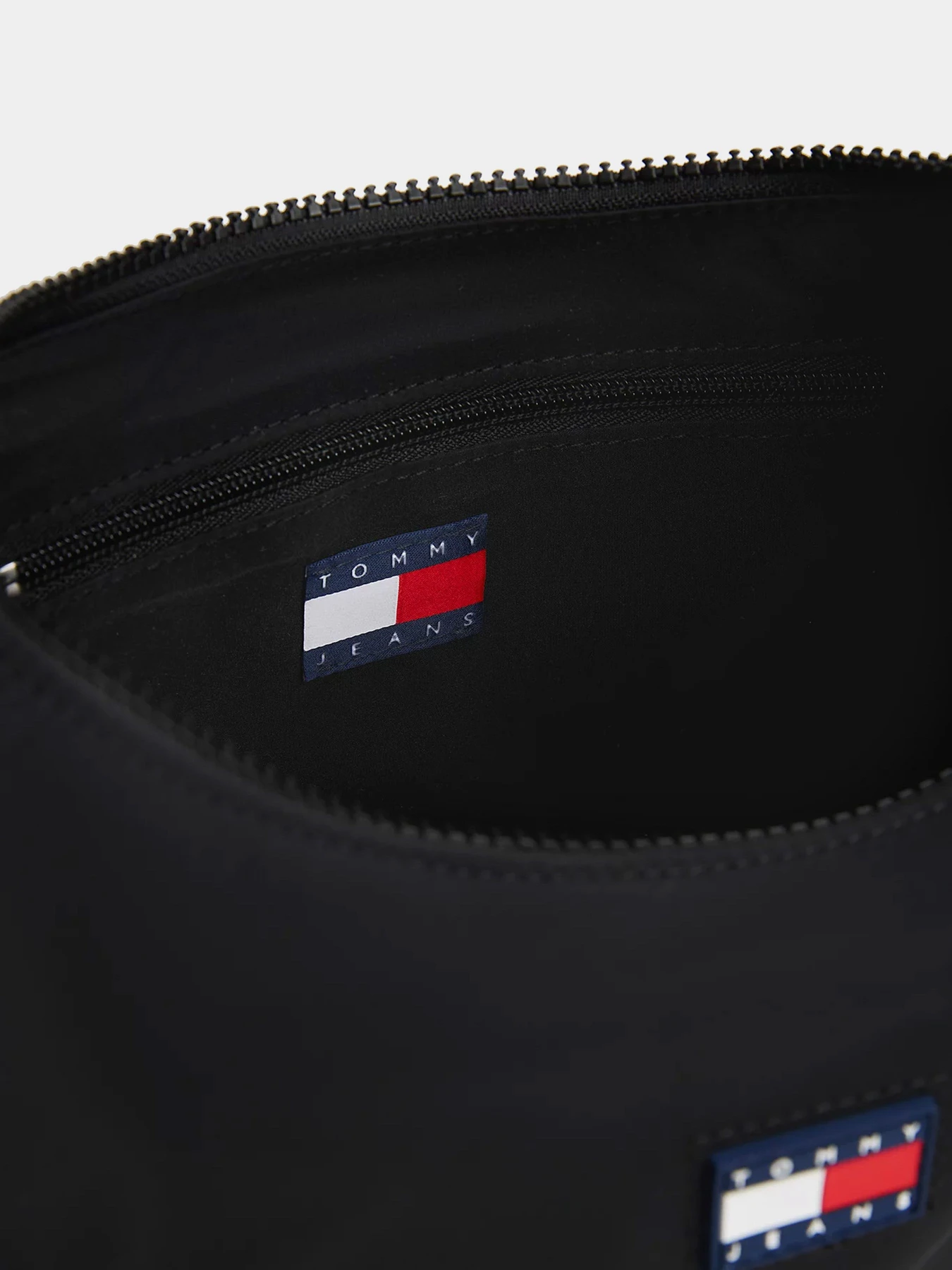 Сумки Tommy Hilfiger модель AW0AW17547-BDS Сумки Tommy Hilfiger модель AW0AW17547-BDS Фото