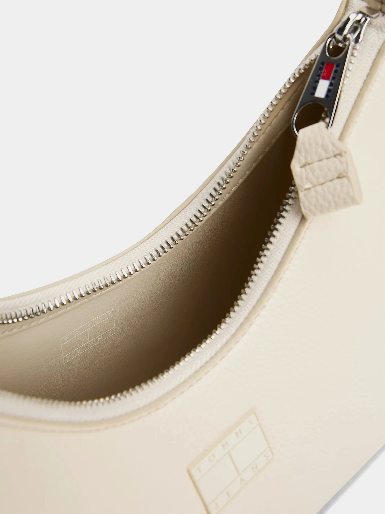 Сумки Tommy Hilfiger модель AW0AW17548-ACG Сумки Tommy Hilfiger модель AW0AW17548-ACG Фото