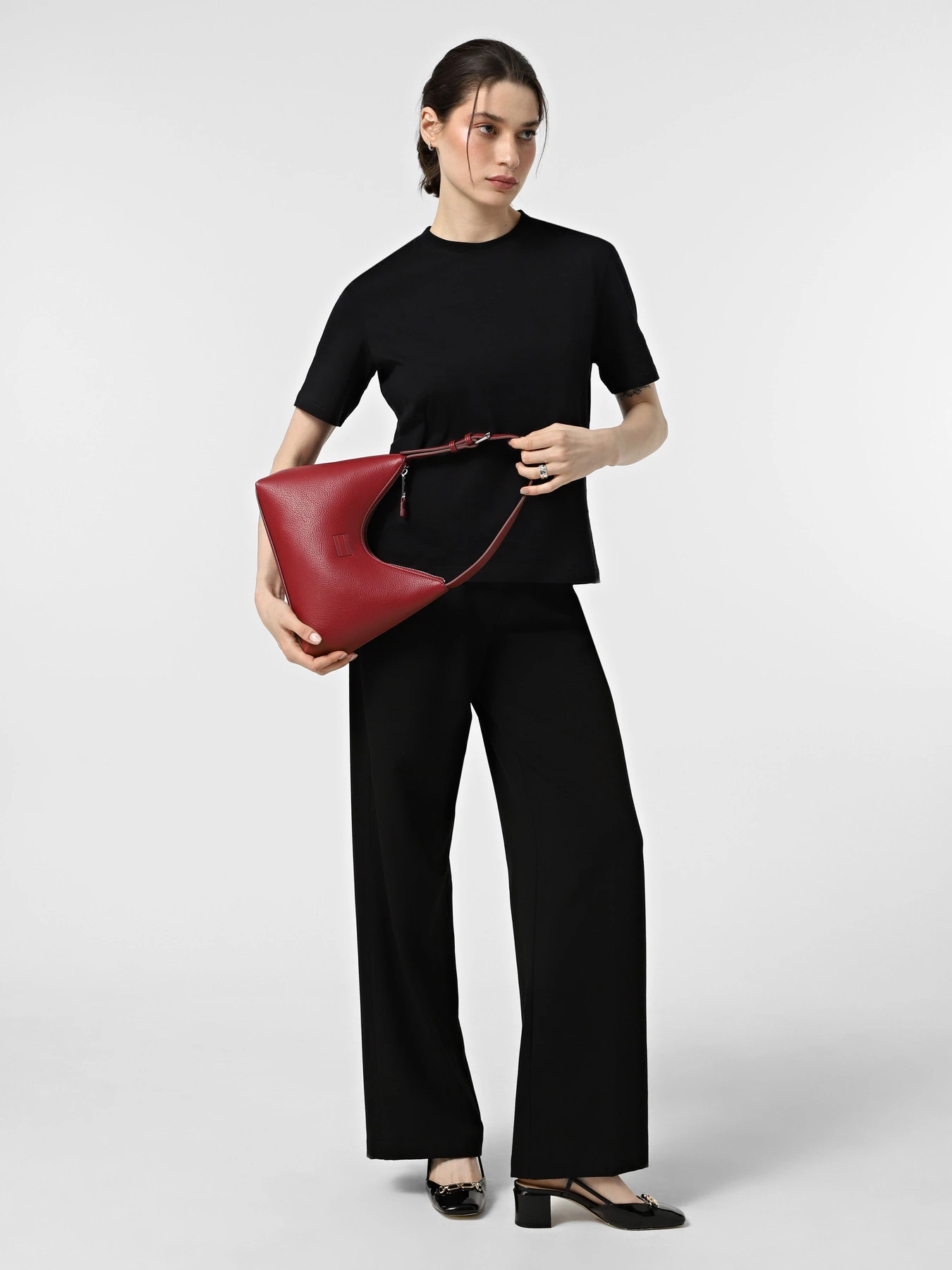 Сумки Tommy Hilfiger модель AW0AW17548-XJ9 Сумки Tommy Hilfiger модель AW0AW17548-XJ9 Фото