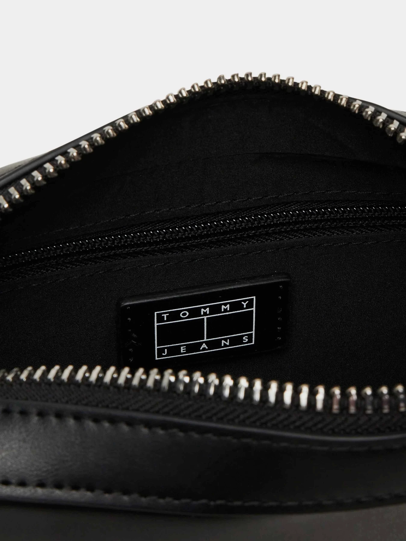 Сумки Tommy Hilfiger модель AW0AW17570-BDS Сумки Tommy Hilfiger модель AW0AW17570-BDS Фото