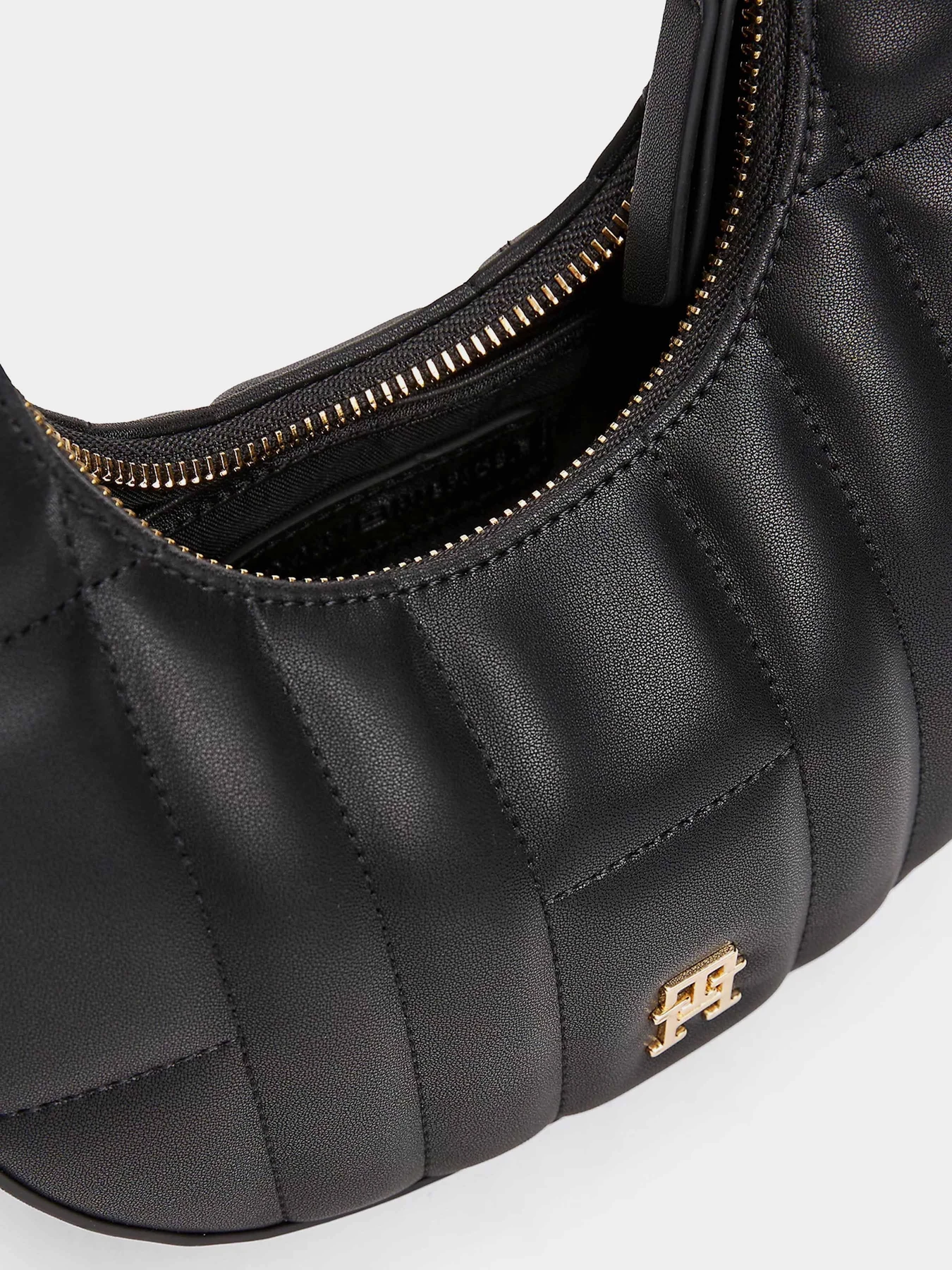 Сумки Tommy Hilfiger модель AW0AW17635-BDS Сумки Tommy Hilfiger модель AW0AW17635-BDS Фото