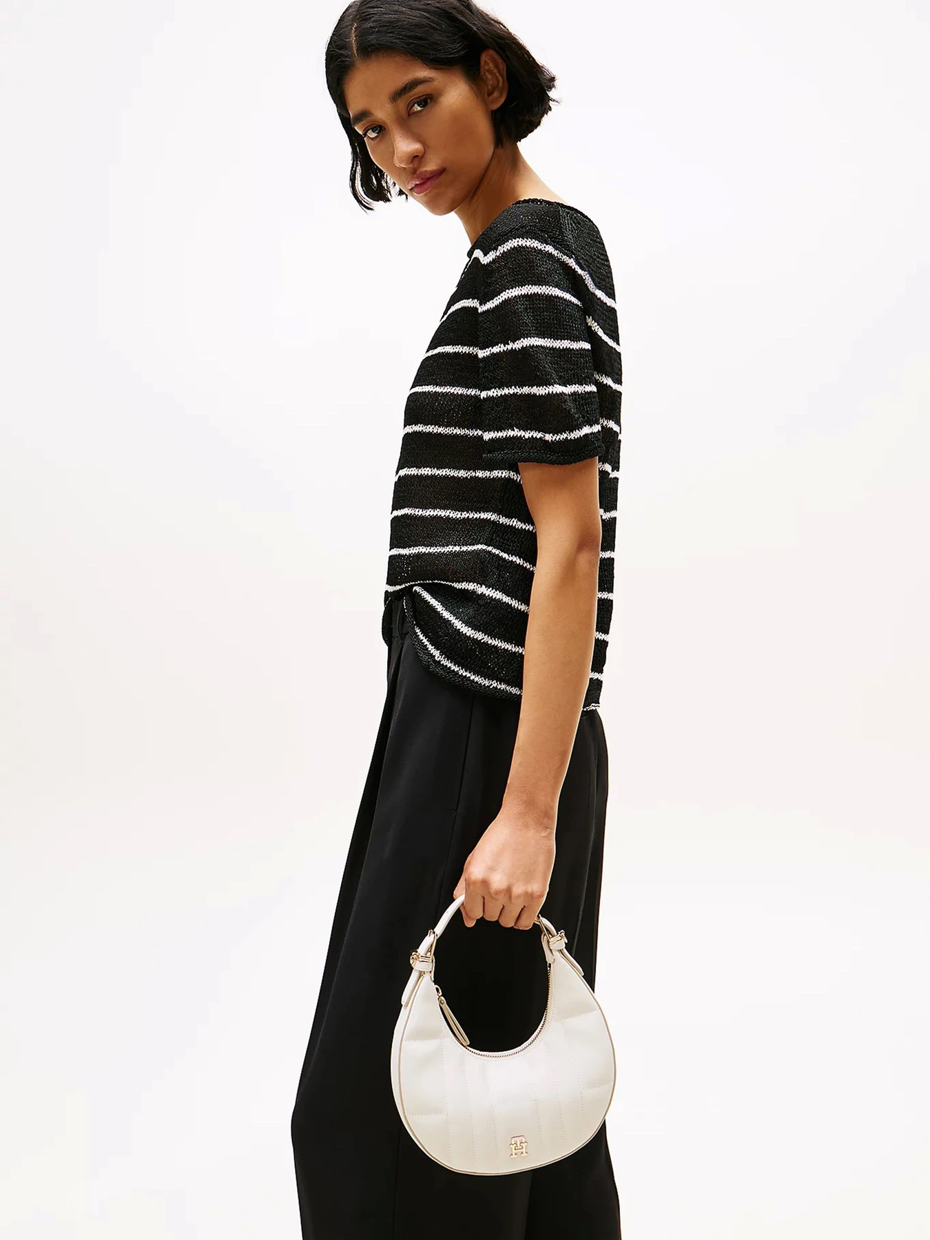 Сумки Tommy Hilfiger модель AW0AW17635-Z00 Сумки Tommy Hilfiger модель AW0AW17635-Z00 Фото