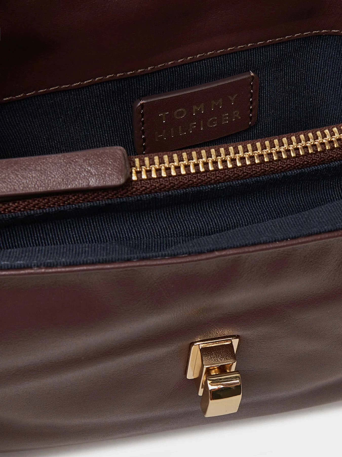 Сумки Tommy Hilfiger модель AW0AW17638-GSZ Сумки Tommy Hilfiger модель AW0AW17638-GSZ Фото