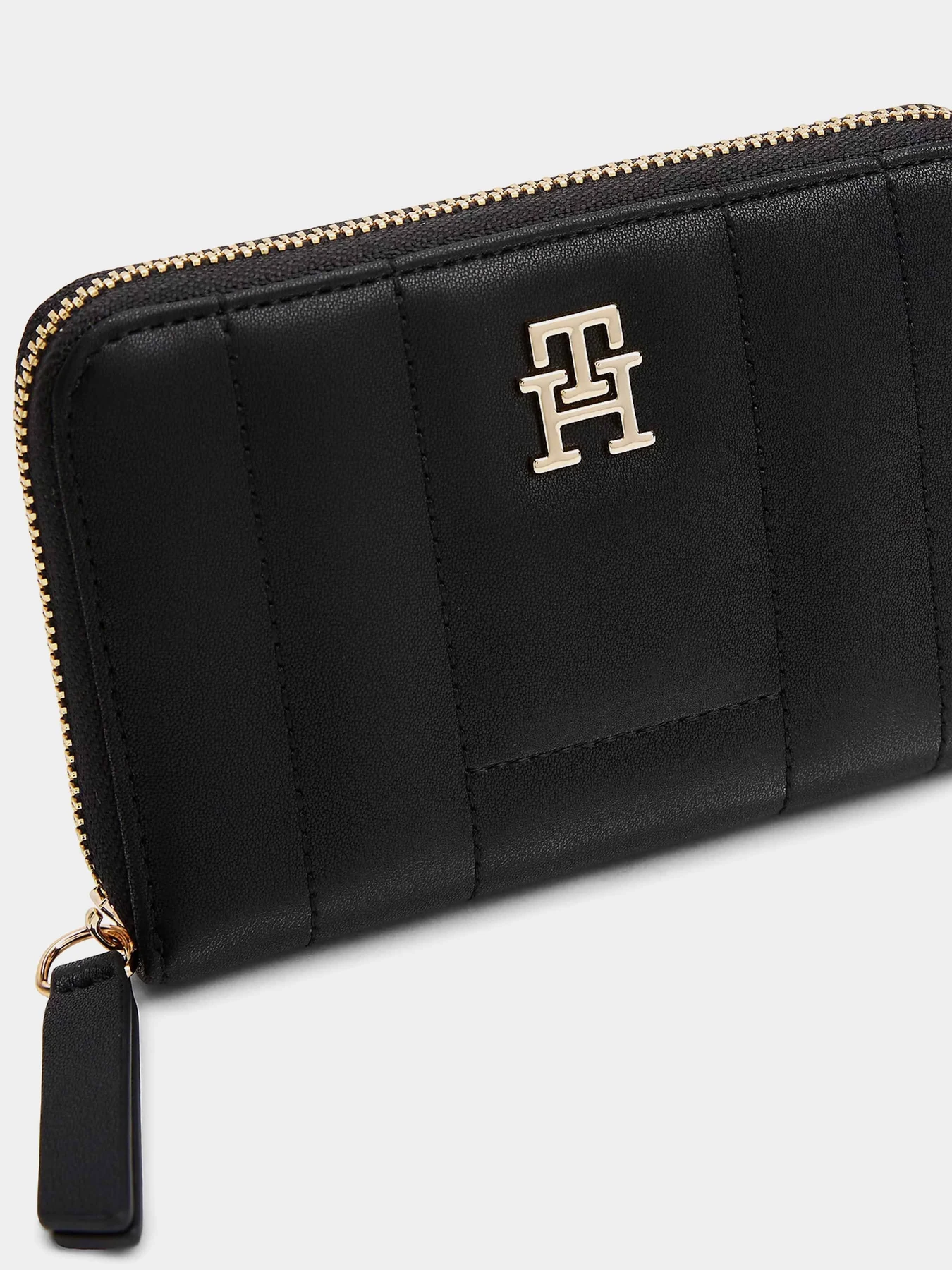 Гаманці Tommy Hilfiger модель AW0AW17476-BDS Гаманці Tommy Hilfiger модель AW0AW17476-BDS Фото