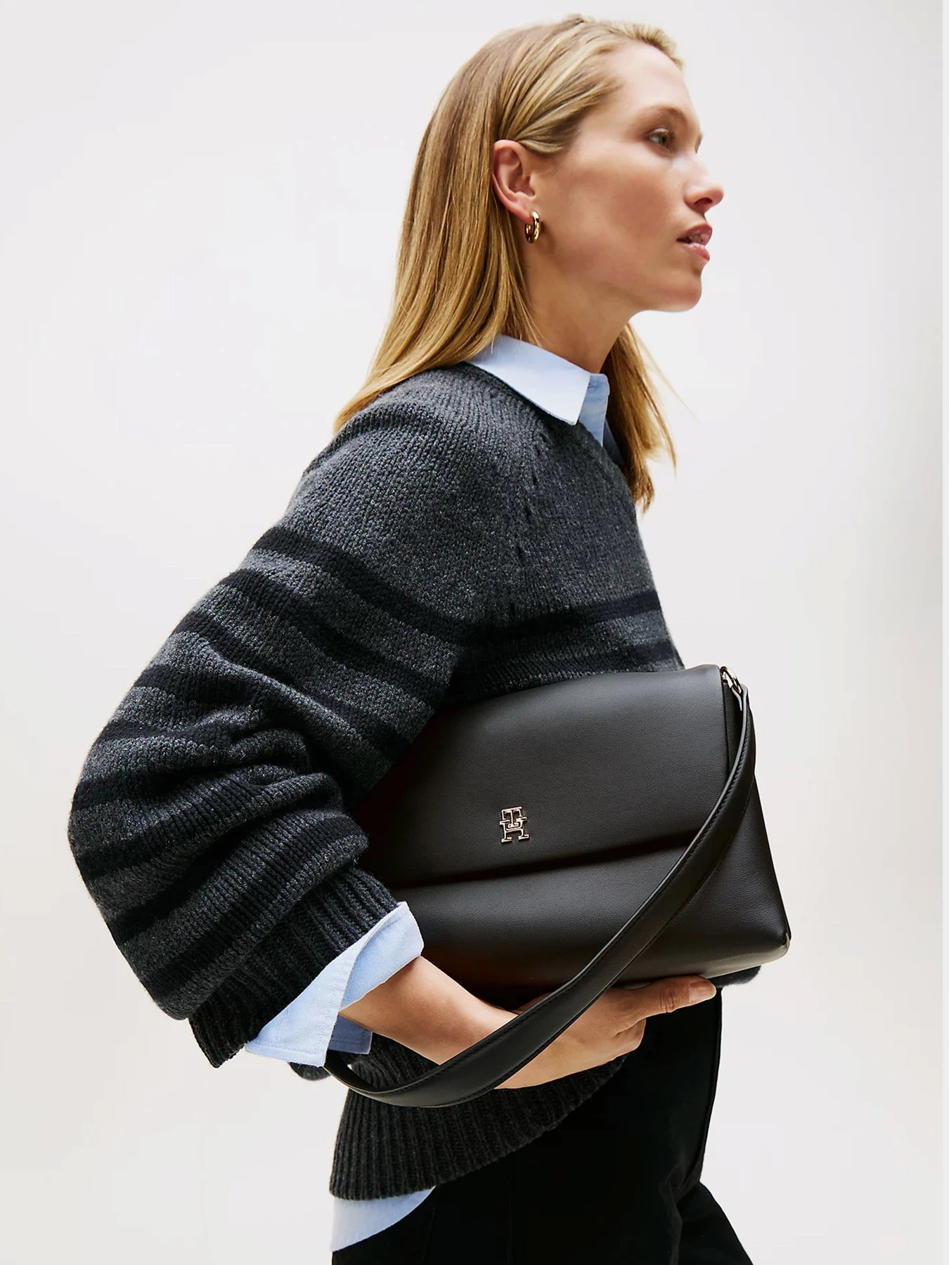 Сумки Tommy Hilfiger модель AW0AW17695-BDS Сумки Tommy Hilfiger модель AW0AW17695-BDS Фото