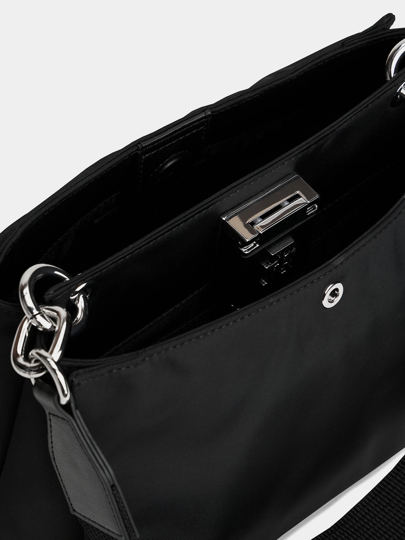 Сумки Tommy Hilfiger модель AW0AW18200-BDS Сумки Tommy Hilfiger модель AW0AW18200-BDS Фото