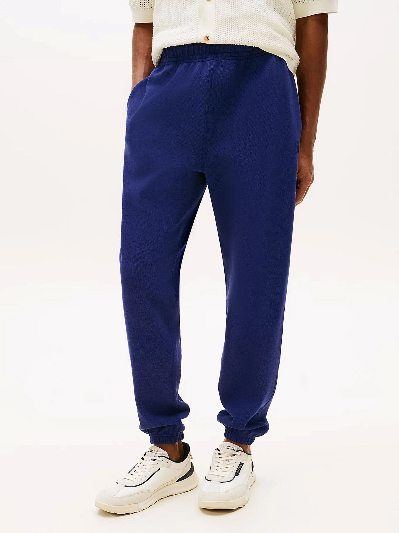 Штани Tommy Hilfiger модель MW0MW39409-C7G Штани Tommy Hilfiger модель MW0MW39409-C7G Фото