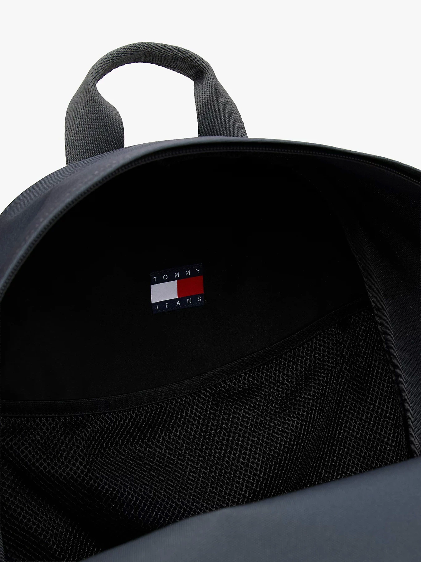 Рюкзаки Tommy Hilfiger TJM ESS DAILY DOME BACKPACK модель AM0AM13726-PSN Рюкзаки Tommy Hilfiger TJM ESS DAILY DOME BACKPACK модель AM0AM13726-PSN Фото