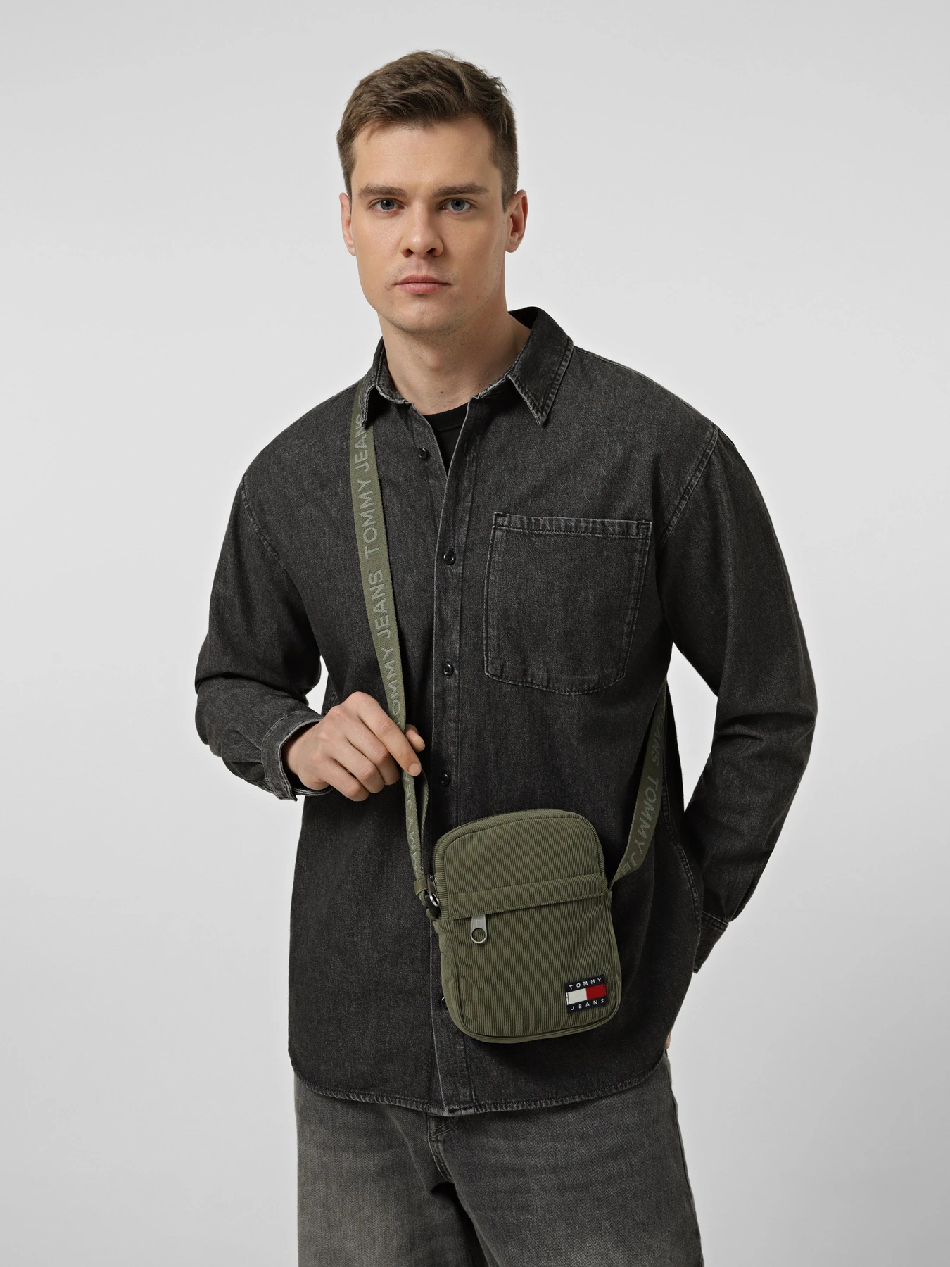 Сумки Tommy Hilfiger TJM ESS DAILY CORD REPORTER модель AM0AM13888-GY1 Фото