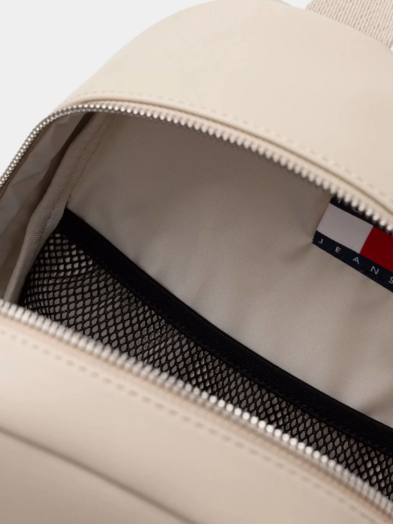 Рюкзаки Tommy Hilfiger TJW DAILY ELEVATED BACKPACK модель AW0AW18086-ABY Рюкзаки Tommy Hilfiger TJW DAILY ELEVATED BACKPACK модель AW0AW18086-ABY Фото
