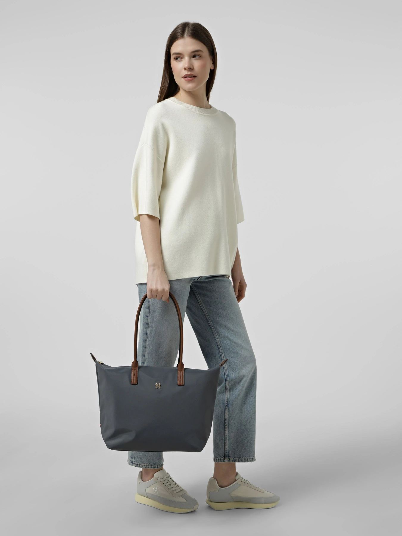 Сумки Tommy Hilfiger POPETTE TOTE модель AW0AW17711-PTU Сумки Tommy Hilfiger POPETTE TOTE модель AW0AW17711-PTU Фото
