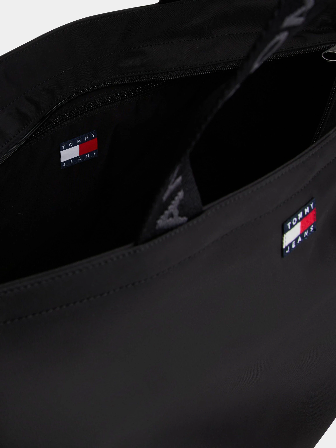 Сумки Tommy Hilfiger TJW ESS DAILY TOTE модель AW0AW17891-BDS Сумки Tommy Hilfiger TJW ESS DAILY TOTE модель AW0AW17891-BDS Фото