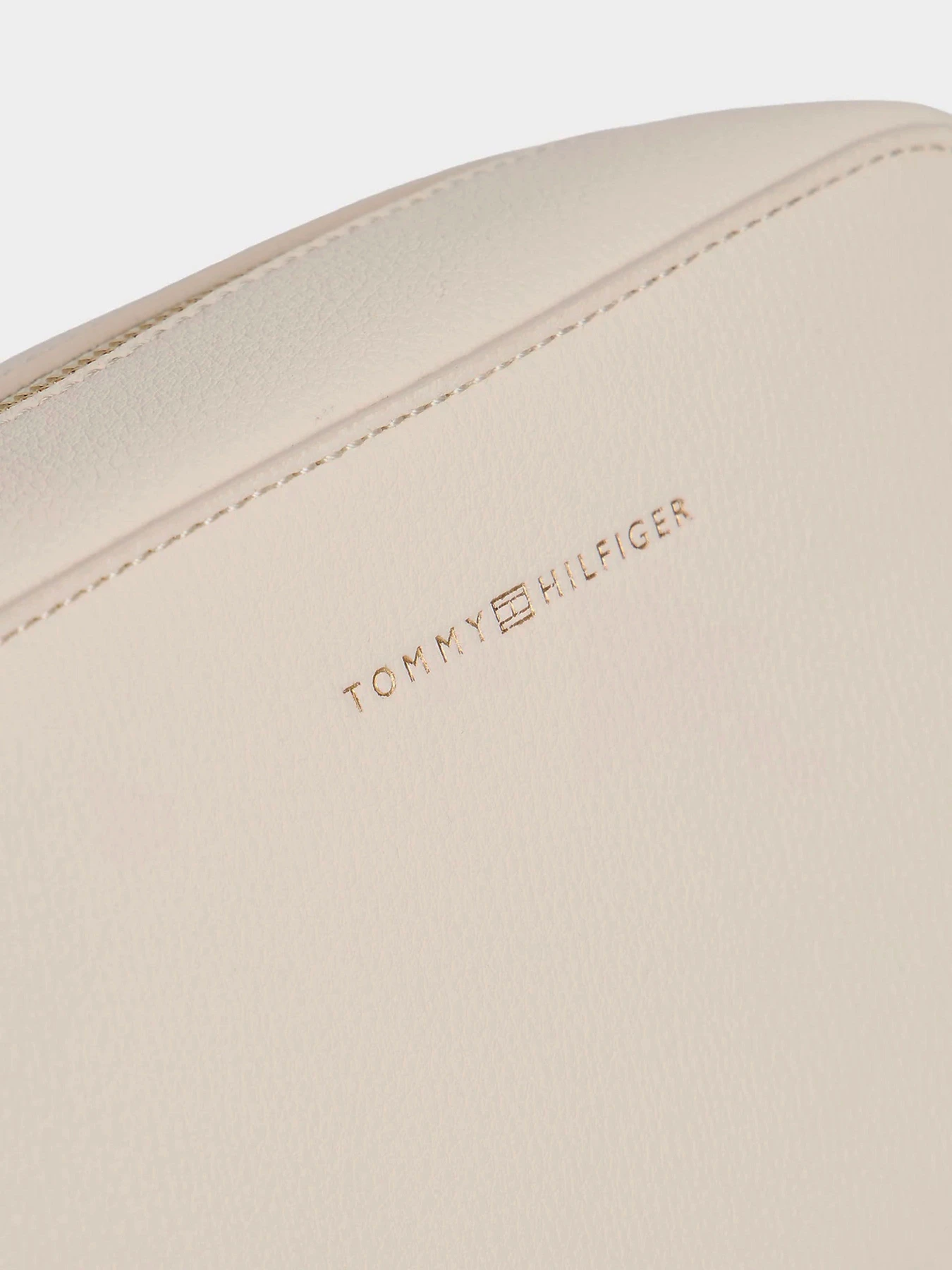 Сумки Tommy Hilfiger TH LOGO CAMERA BAG модель AW0AW18115-AEO Сумки Tommy Hilfiger TH LOGO CAMERA BAG модель AW0AW18115-AEO Фото