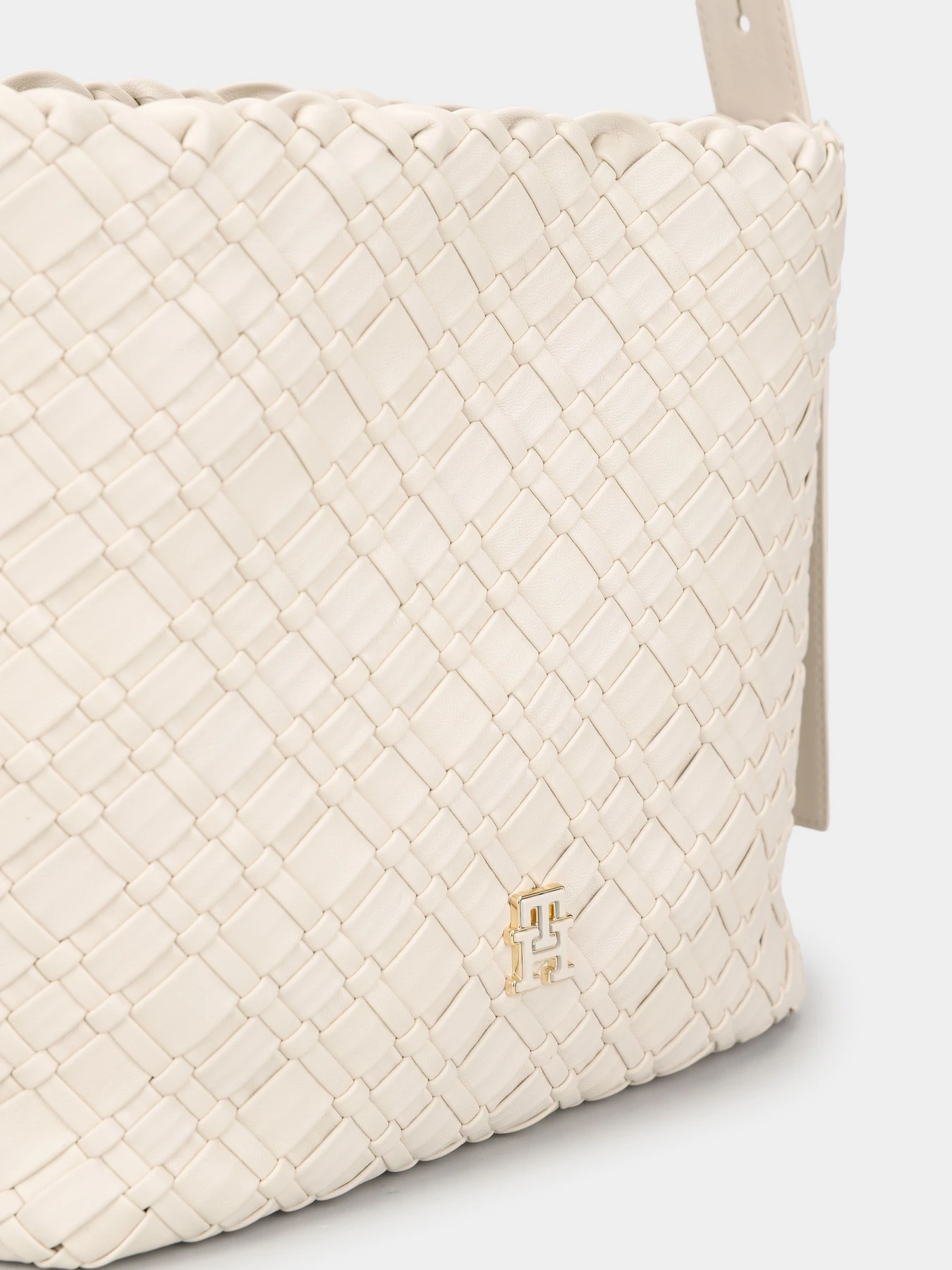 Сумки Tommy Hilfiger TH BRAIDED SHOULDER BAG модель AW0AW18160-AEO Сумки Tommy Hilfiger TH BRAIDED SHOULDER BAG модель AW0AW18160-AEO Фото