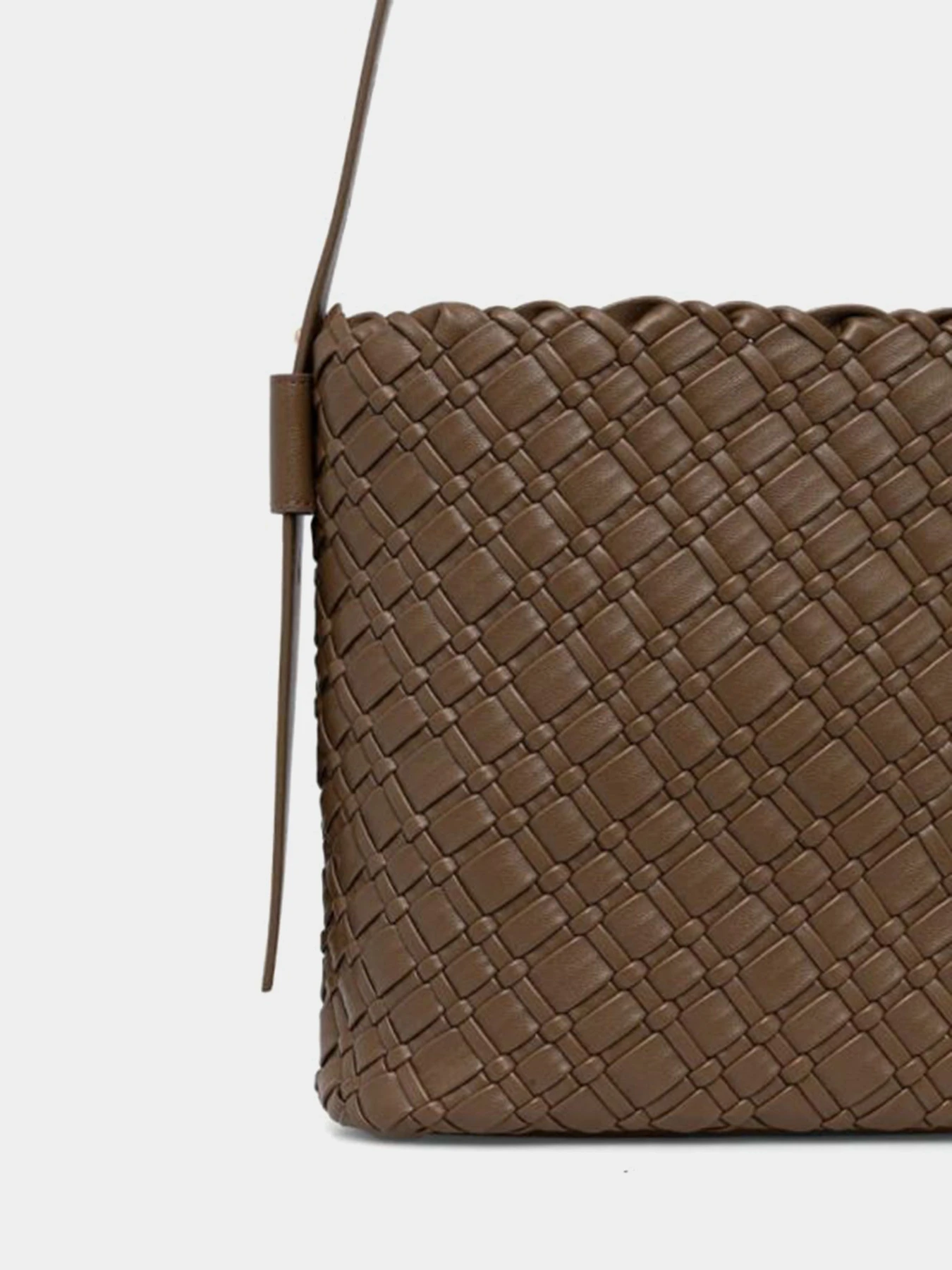 Сумки Tommy Hilfiger TH BRAIDED SHOULDER BAG модель AW0AW18160-R07 Сумки Tommy Hilfiger TH BRAIDED SHOULDER BAG модель AW0AW18160-R07 Фото