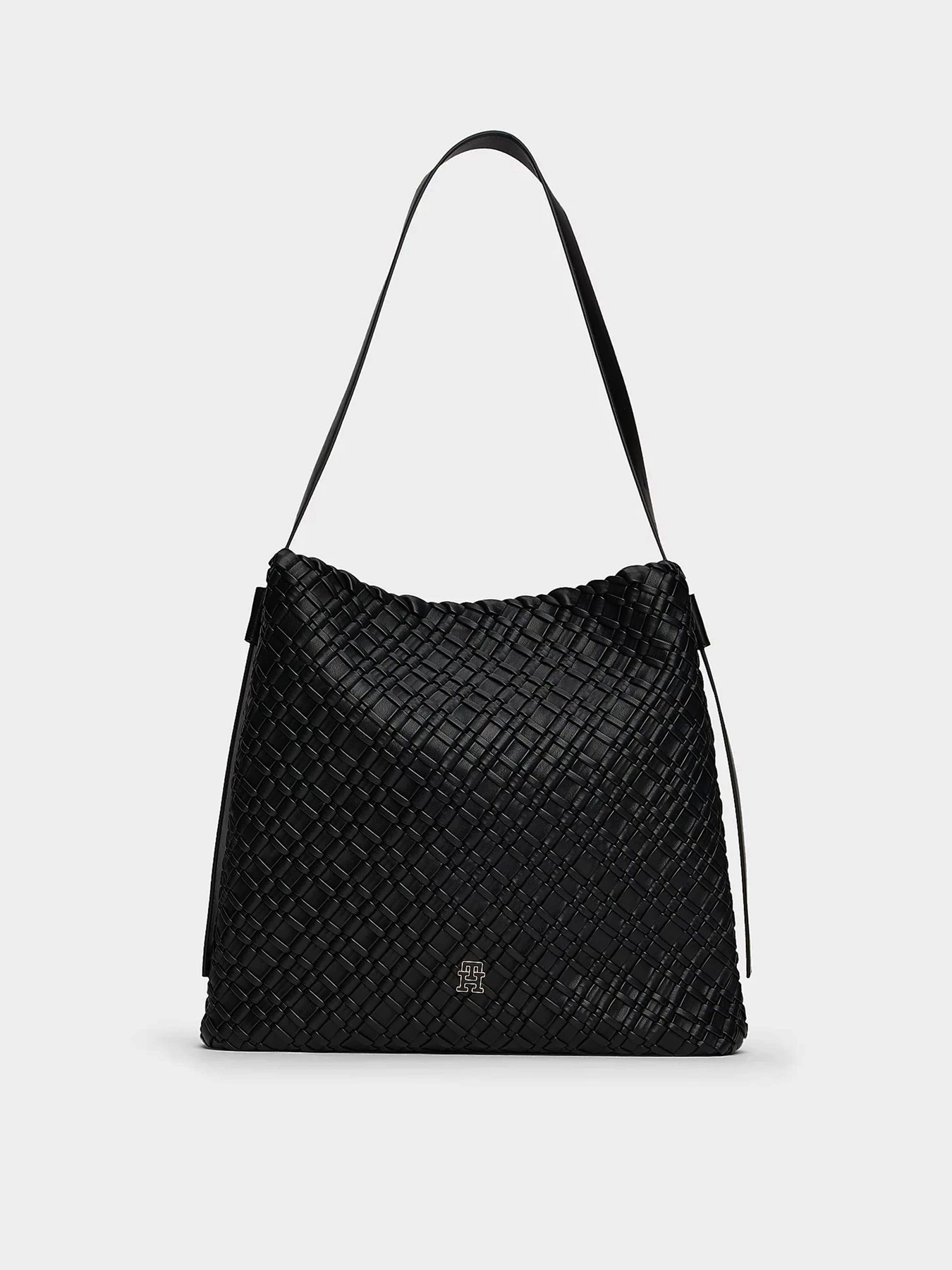 Сумки Tommy Hilfiger TH BRAIDED MAXI HOBO модель AW0AW18161-BDS Сумки Tommy Hilfiger TH BRAIDED MAXI HOBO модель AW0AW18161-BDS Фото