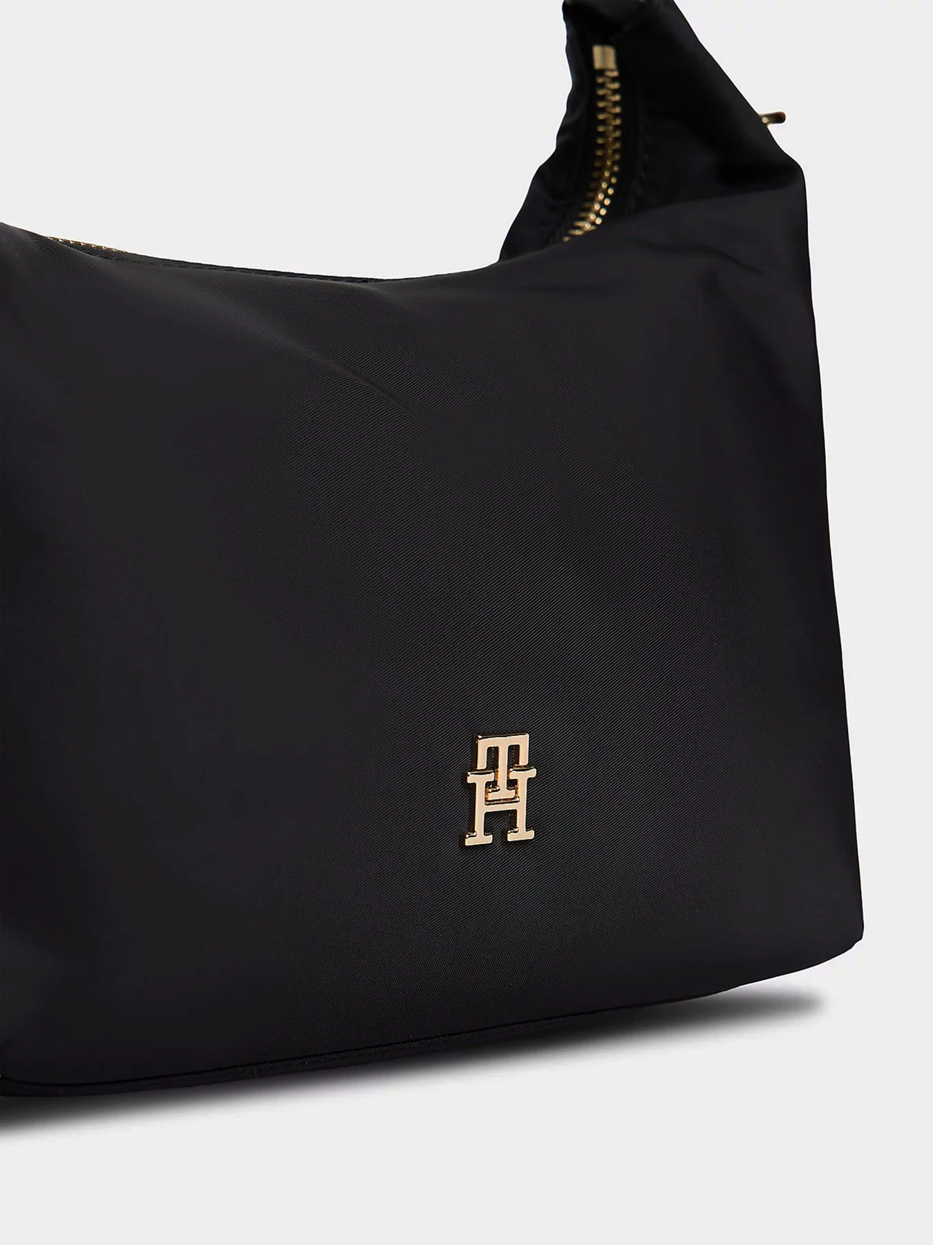 Сумки Tommy Hilfiger TH GO CROSSOVER NYLON модель AW0AW18164-BDS Сумки Tommy Hilfiger TH GO CROSSOVER NYLON модель AW0AW18164-BDS Фото