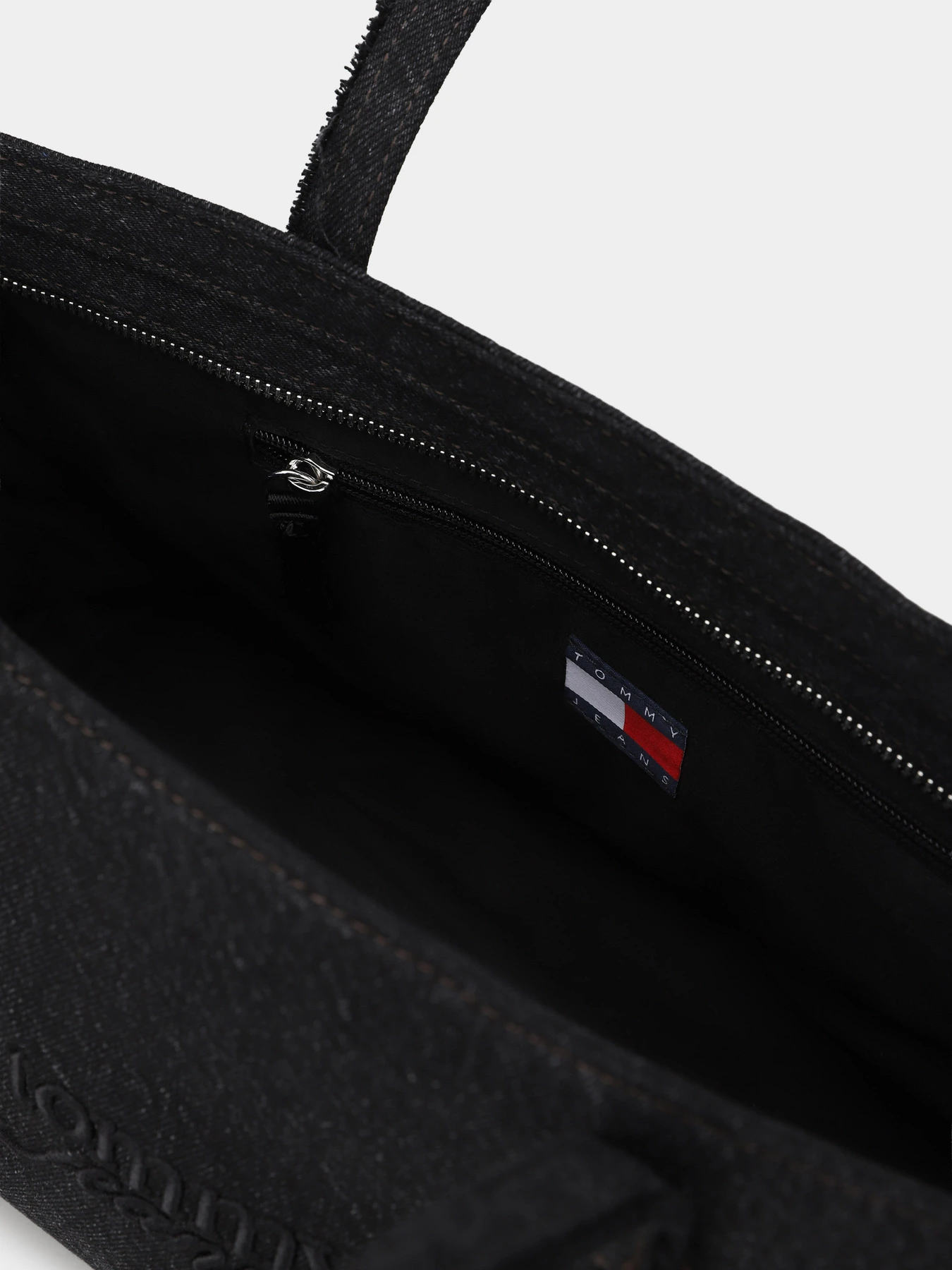Сумки Tommy Hilfiger TJW COOL DENIM TOTE модель AW0AW18268-1BZ Сумки Tommy Hilfiger TJW COOL DENIM TOTE модель AW0AW18268-1BZ Фото