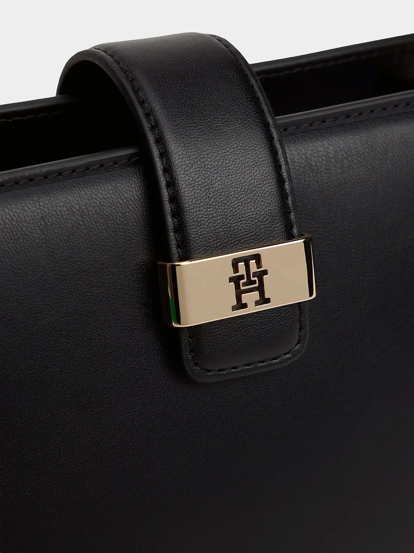 Сумки Tommy Hilfiger TH HERITAGE MINI SATCHEL модель AW0AW18286-BDS Сумки Tommy Hilfiger TH HERITAGE MINI SATCHEL модель AW0AW18286-BDS Фото