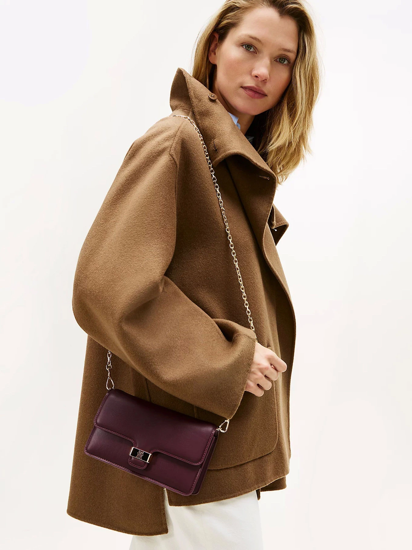 Сумки Tommy Hilfiger TH HERITAGE CLUTCH модель AW0AW18288-XI8 Сумки Tommy Hilfiger TH HERITAGE CLUTCH модель AW0AW18288-XI8 Фото