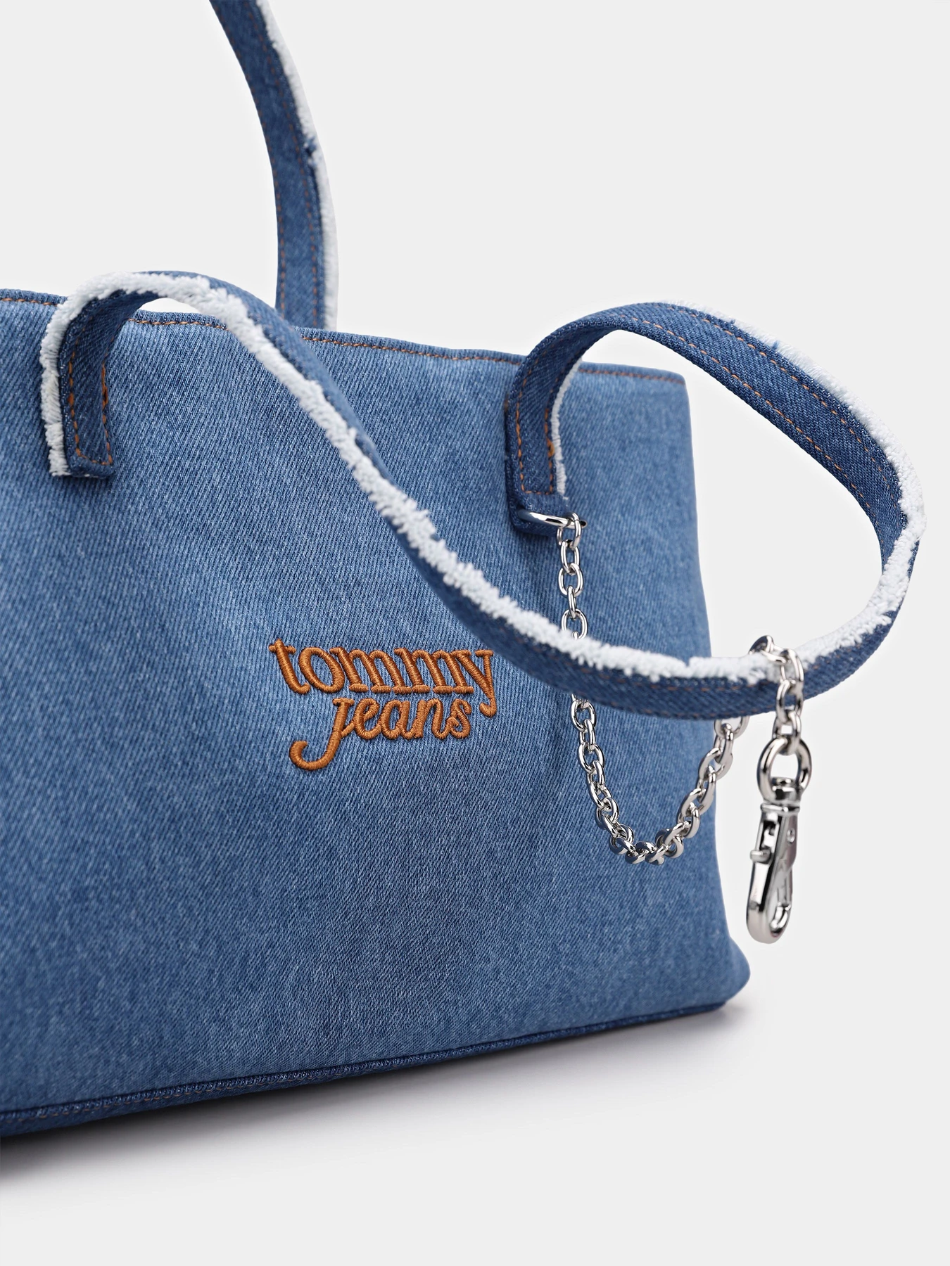 Сумки Tommy Hilfiger TJW COOL DENIM TOTE модель AW0AW18576-1A7 Сумки Tommy Hilfiger TJW COOL DENIM TOTE модель AW0AW18576-1A7 Фото