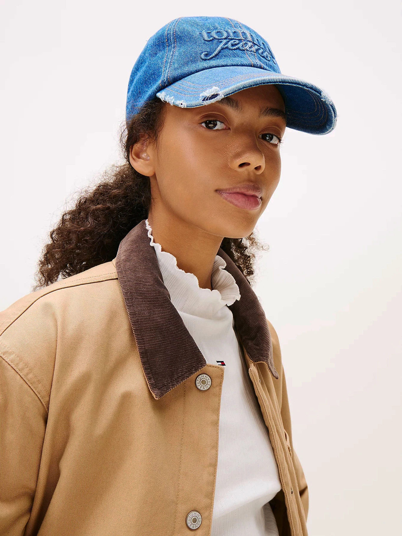 Шапки и кепки Tommy Hilfiger TJW COOL CAP модель AW0AW18094-1A7 Шапки и кепки Tommy Hilfiger TJW COOL CAP модель AW0AW18094-1A7 Фото