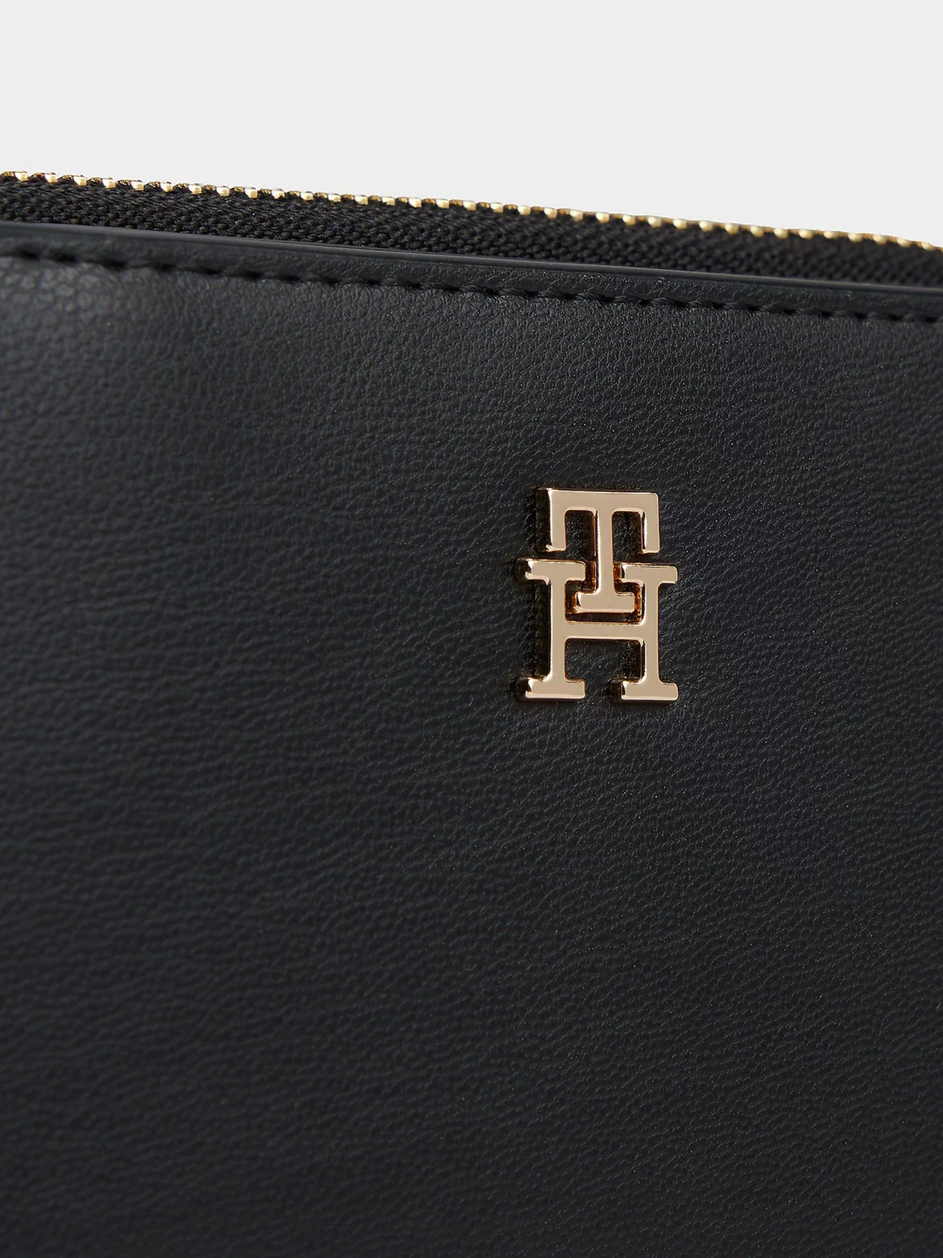 Кошельки Tommy Hilfiger TH ICON MED ZA FLAP модель AW0AW17742-BDS Фото