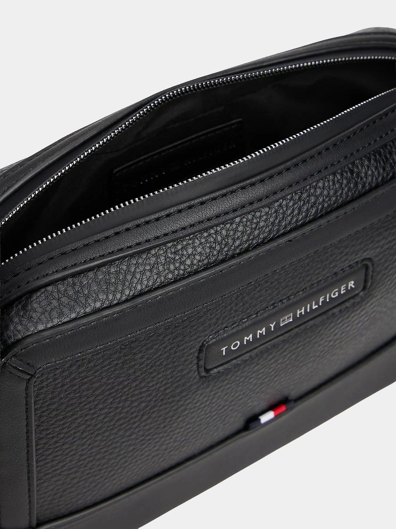 Сумки Tommy Hilfiger TH CENTRAL EW REPORTER модель AM0AM14030-BDS Сумки Tommy Hilfiger TH CENTRAL EW REPORTER модель AM0AM14030-BDS Фото