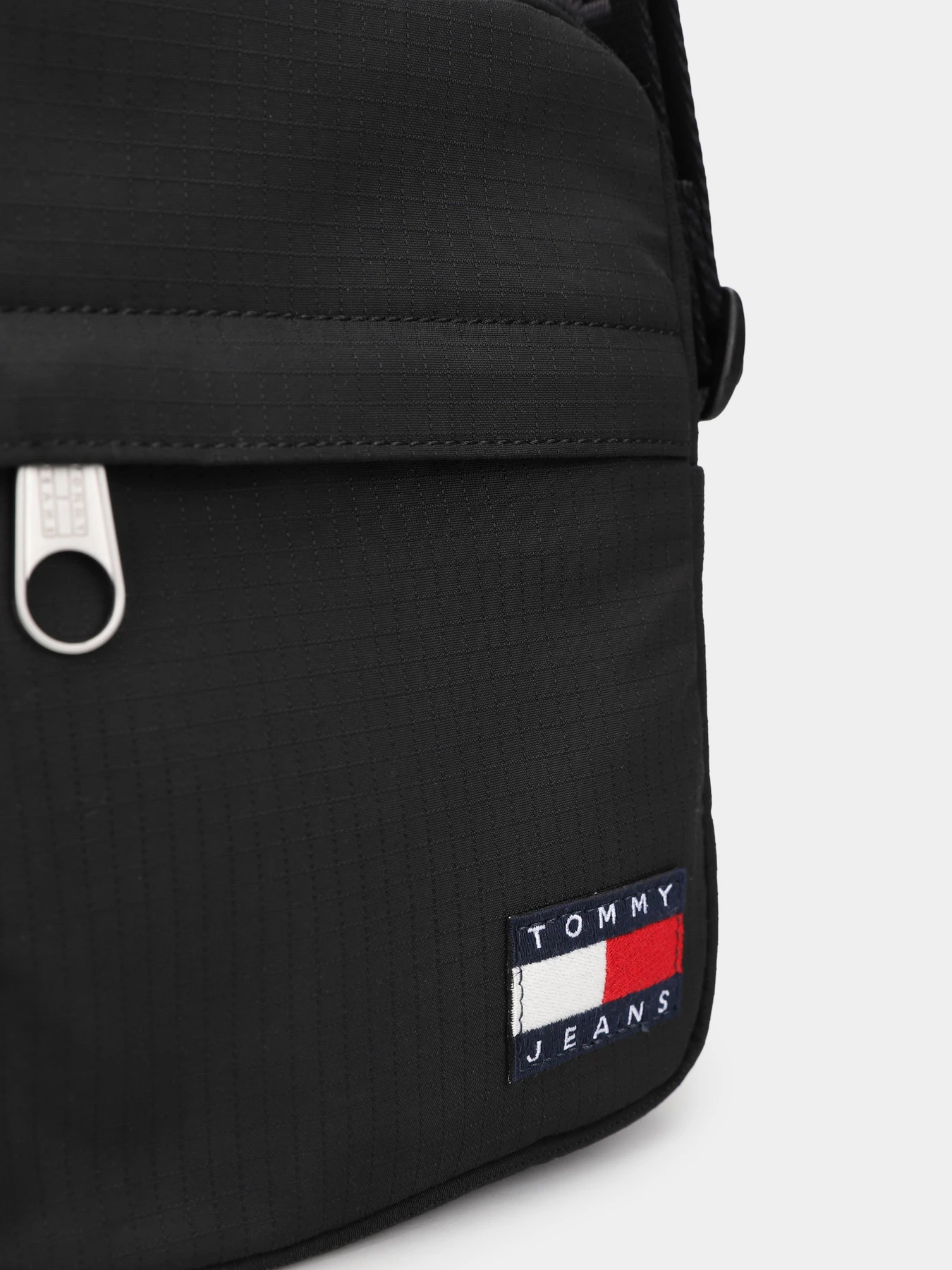 Сумки Tommy Hilfiger TJM ESS DAILY RIPSTOP REPORTER модель AM0AM14211-BDS Сумки Tommy Hilfiger TJM ESS DAILY RIPSTOP REPORTER модель AM0AM14211-BDS Фото