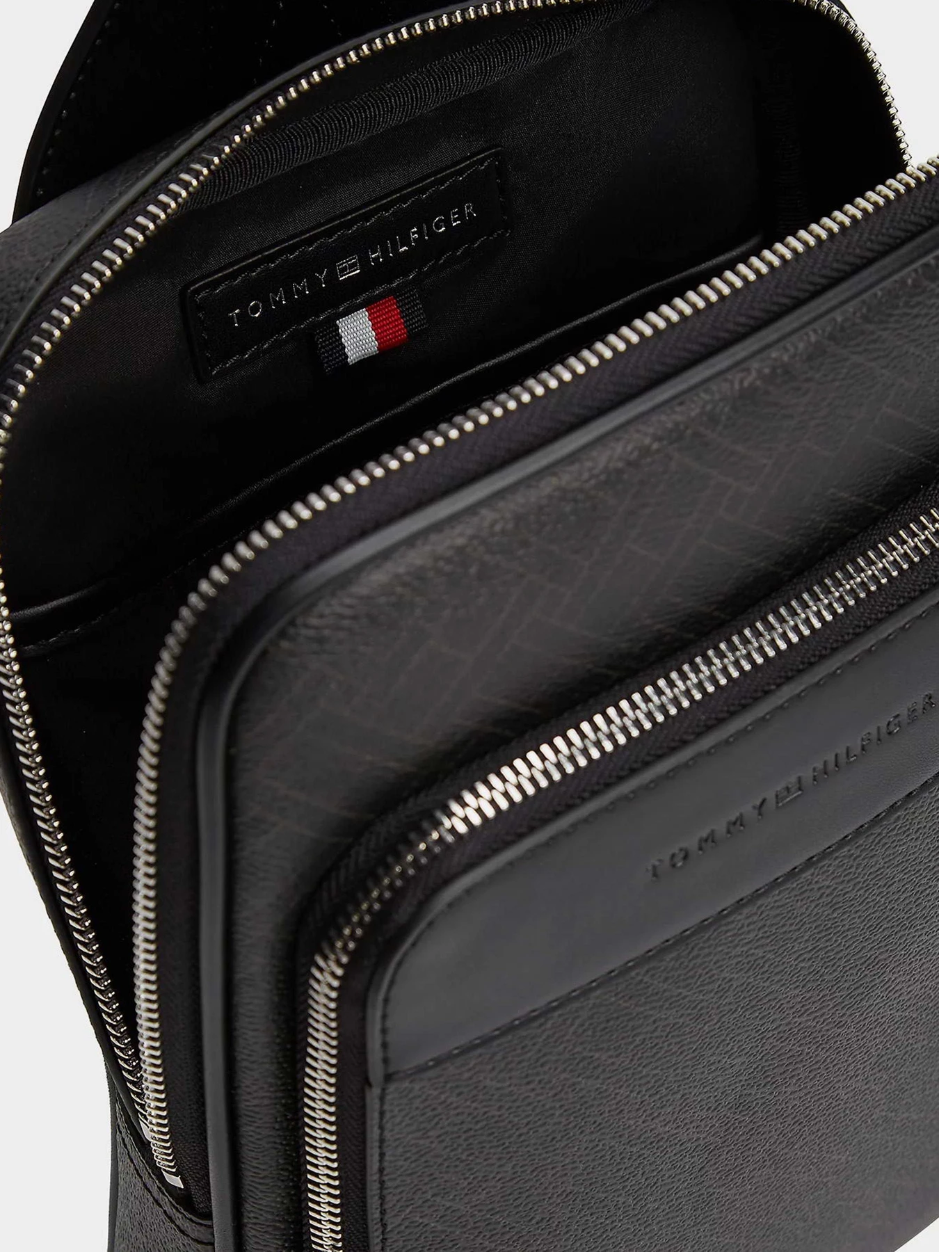 Сумки Tommy Hilfiger TH FLAG MONOGRAM SLING PACK модель AM0AM14140-BDS Фото