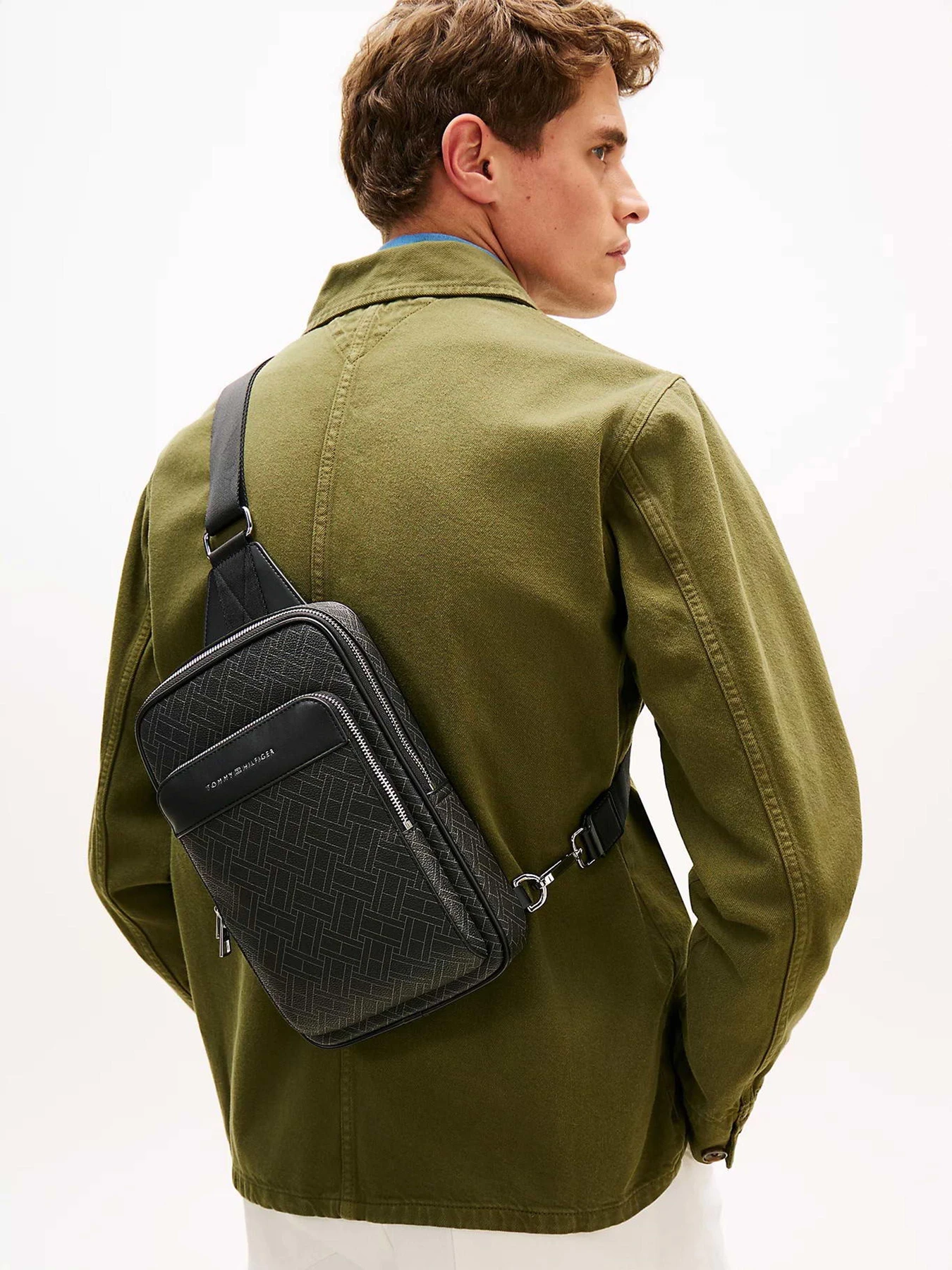Сумки Tommy Hilfiger TH FLAG MONOGRAM SLING PACK модель AM0AM14140-BDS Фото
