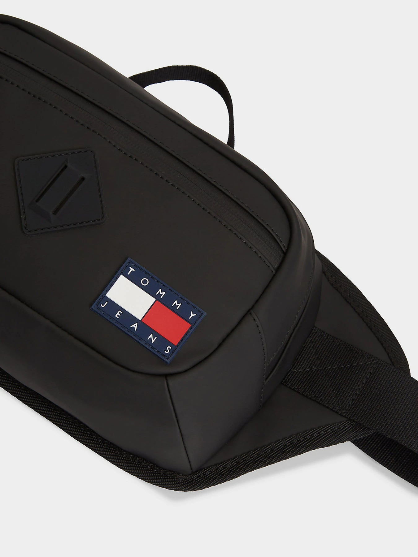 Сумки Tommy Hilfiger TJM DAILY ELEVATED BUMBAG модель AM0AM14215-BDS Фото