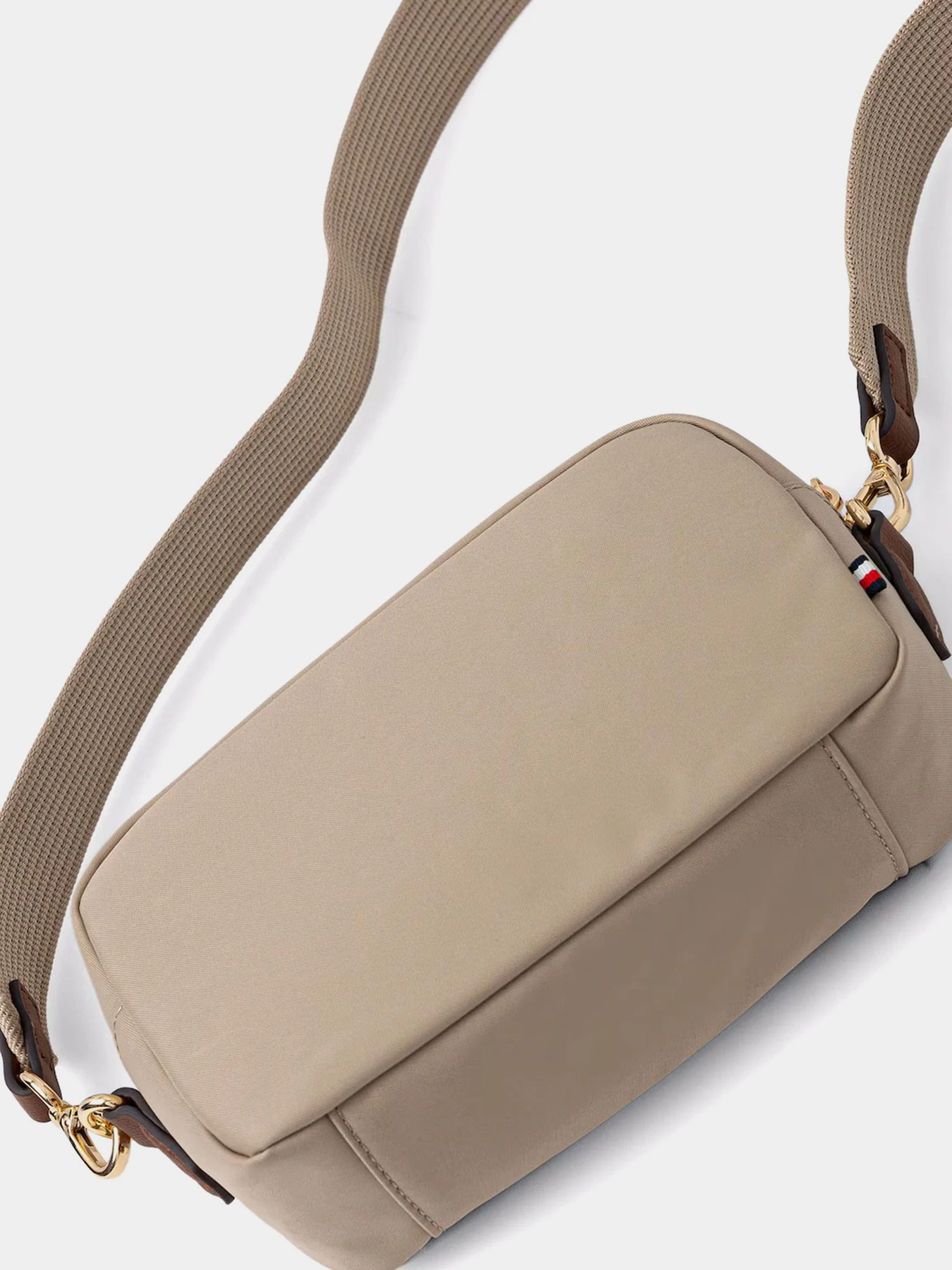 Сумки Tommy Hilfiger POPETTE CAMERA BAG модель AW0AW17704-AEO Фото