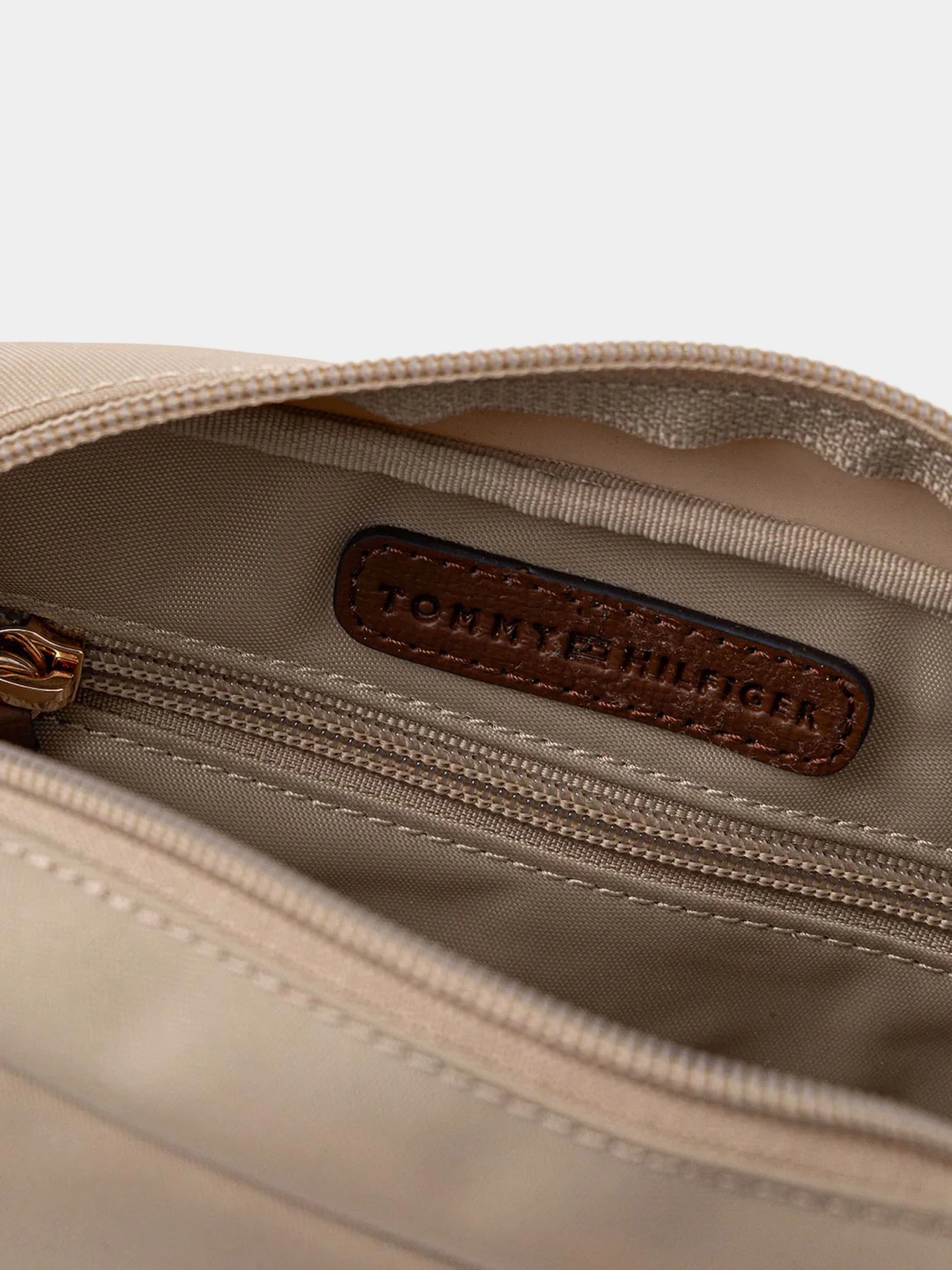 Сумки Tommy Hilfiger POPETTE CAMERA BAG модель AW0AW17704-AEO Фото