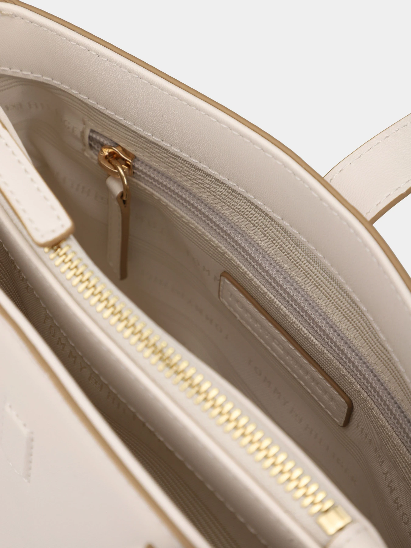 Сумки Tommy Hilfiger TH LIBRE SHOULDER BAG модель AW0AW17718-AEO Фото