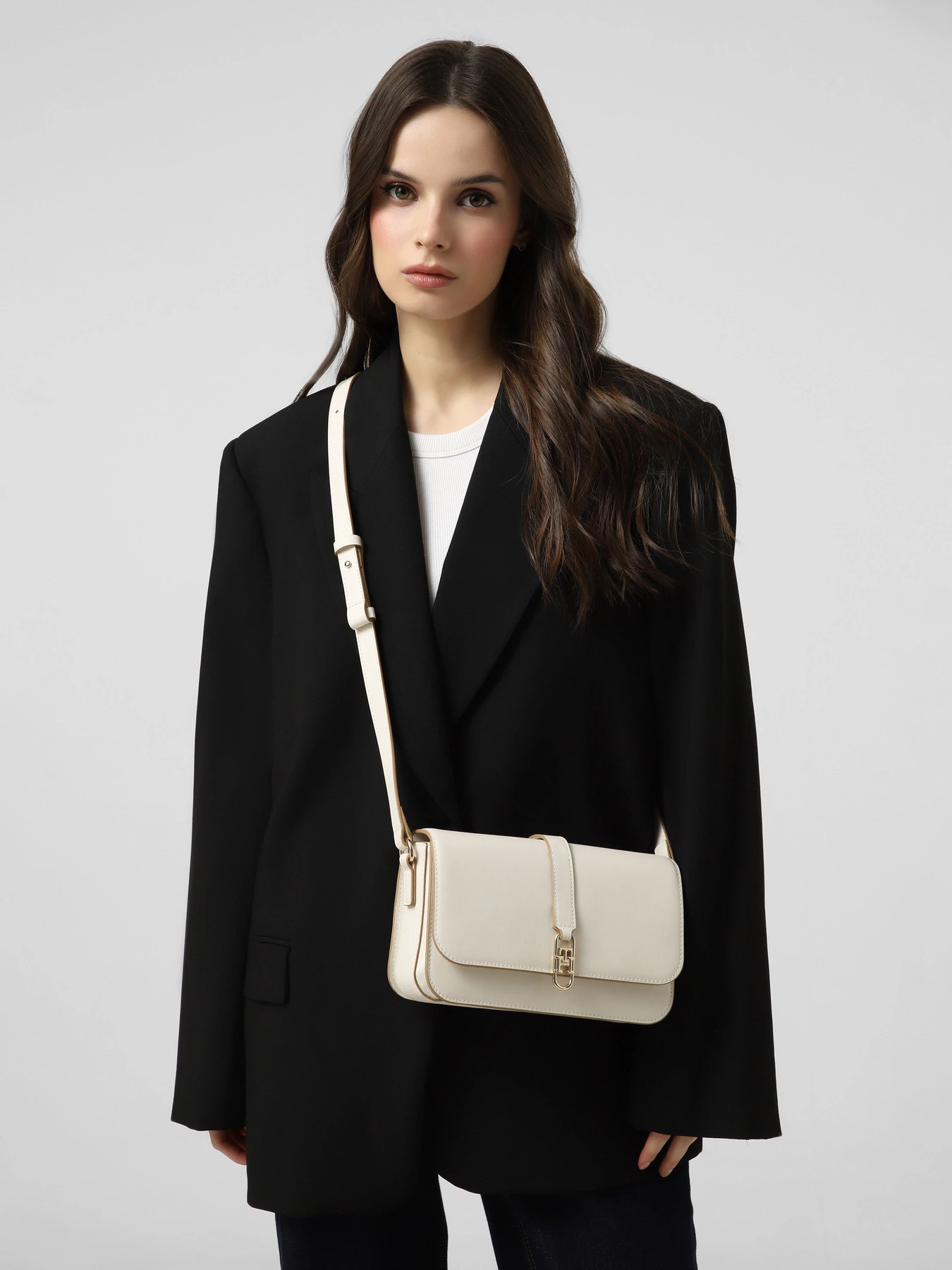 Сумки Tommy Hilfiger TH LIBRE FLAP CROSSOVER модель AW0AW17723-AEO Фото