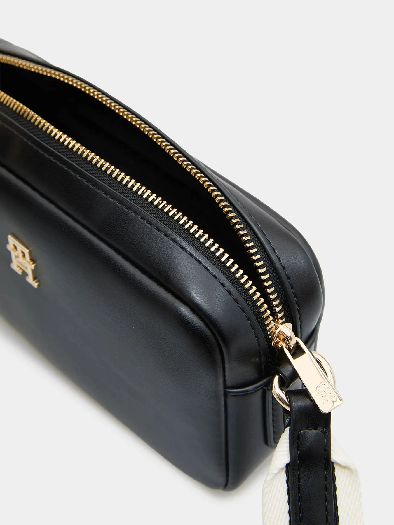 Сумки Tommy Hilfiger TH ESSENTIAL CAMERA BAG модель AW0AW18370-BDS Фото