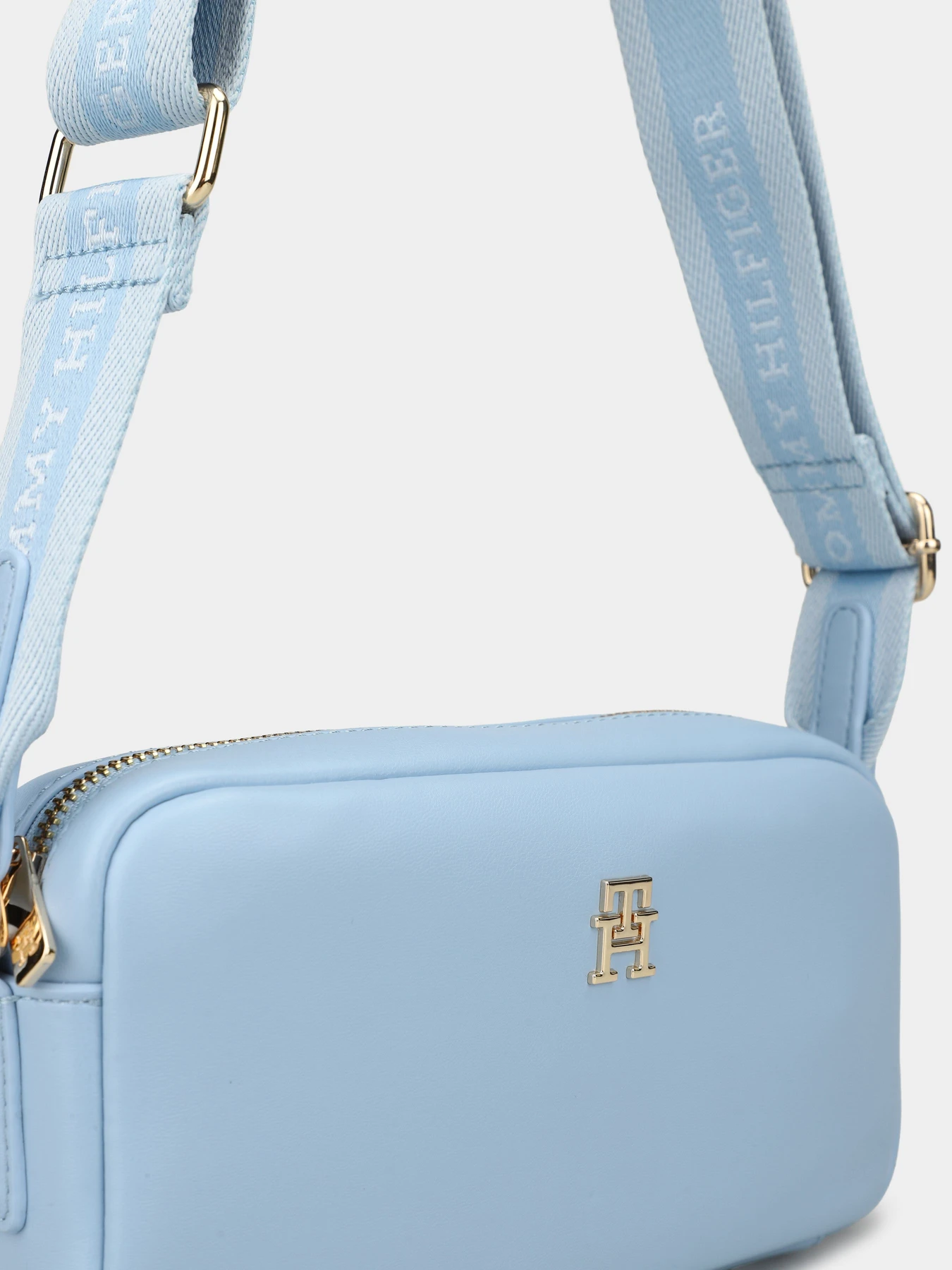 Сумки Tommy Hilfiger TH ESSENTIAL CAMERA BAG модель AW0AW18370-C1Y Фото
