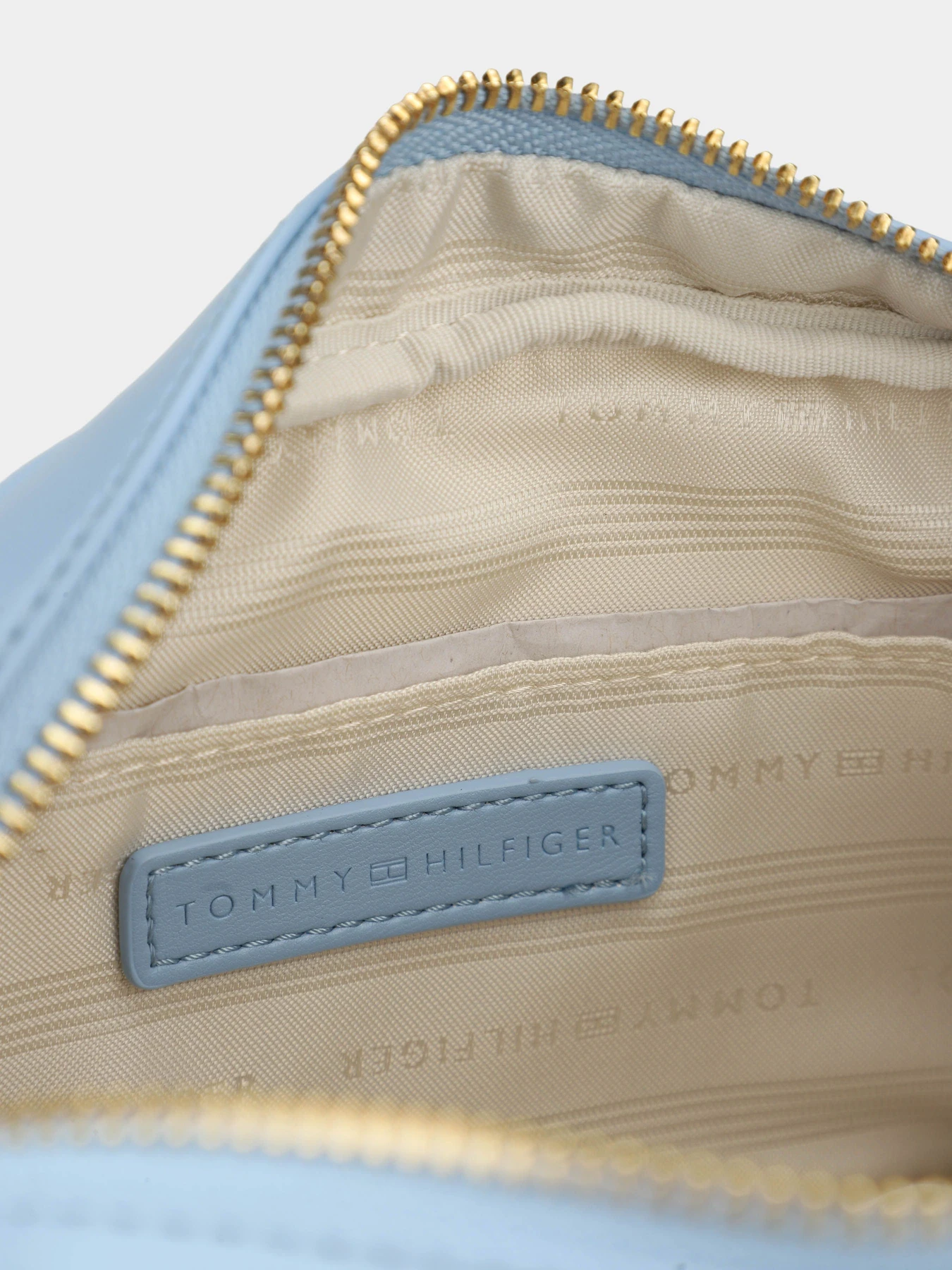 Сумки Tommy Hilfiger TH ESSENTIAL CAMERA BAG модель AW0AW18370-C1Y Фото