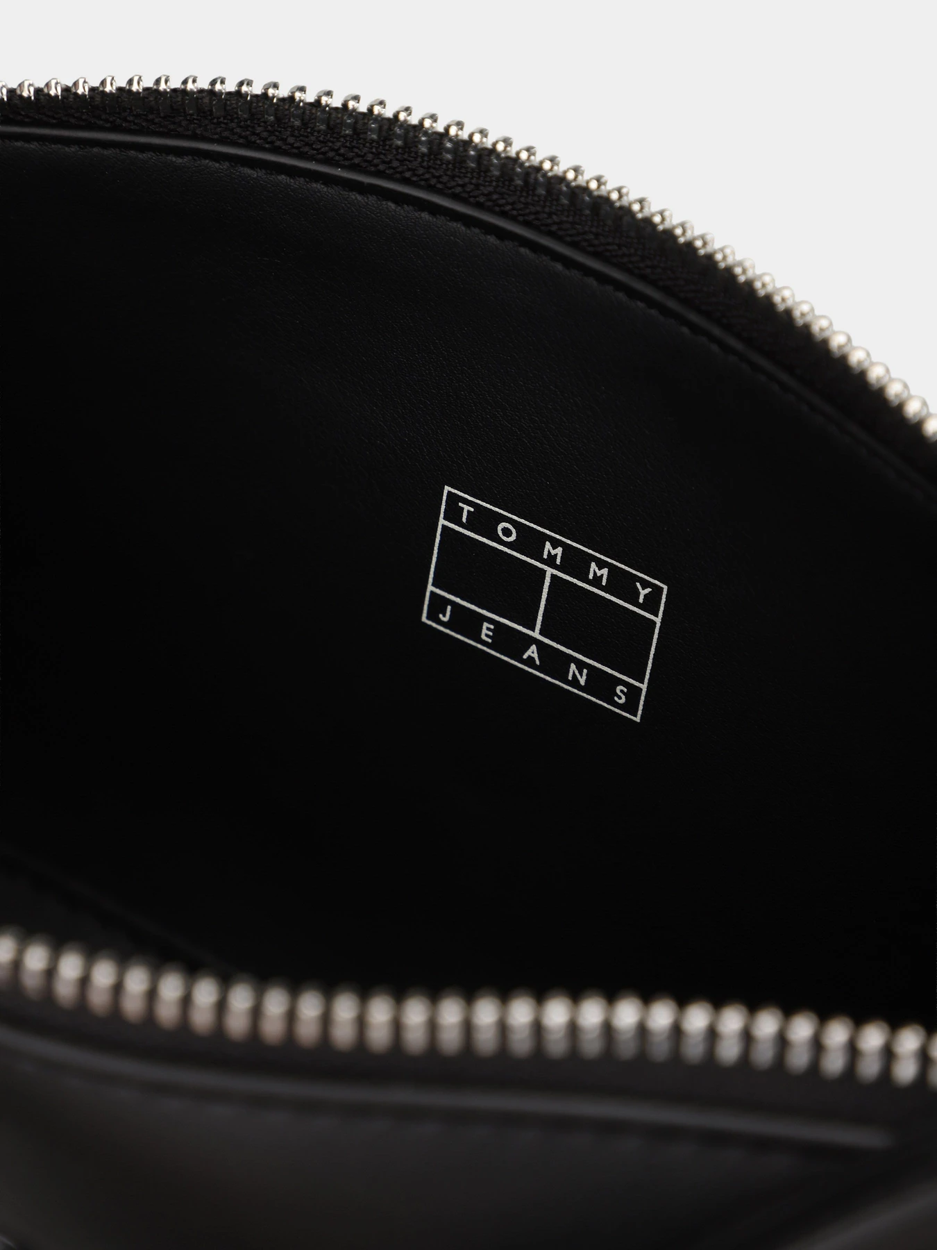Сумки Tommy Hilfiger TJW MUST SHOULDER BAG модель AW0AW18449-BDS Фото