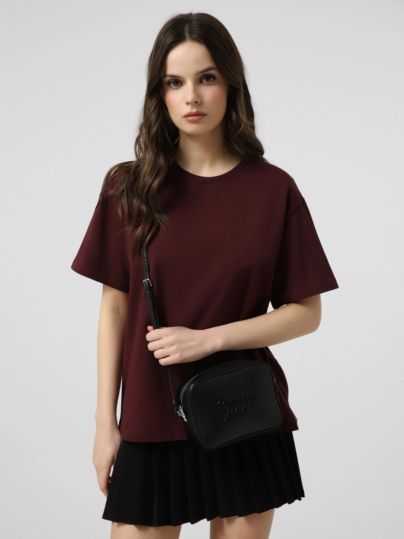 Сумки Tommy Hilfiger TJW MUST CAMERA BAG модель AW0AW18451-BDS Сумки Tommy Hilfiger TJW MUST CAMERA BAG модель AW0AW18451-BDS Фото