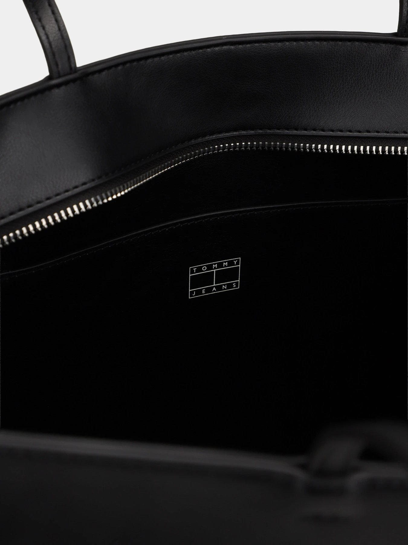 Сумки Tommy Hilfiger TJW MUST TOTE модель AW0AW18455-BDS Сумки Tommy Hilfiger TJW MUST TOTE модель AW0AW18455-BDS Фото