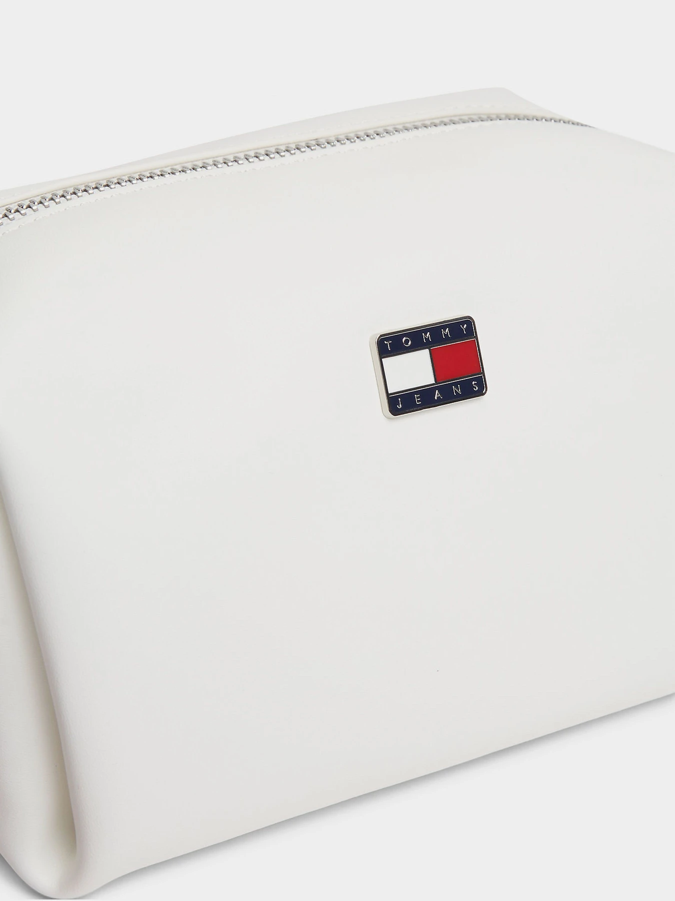 Сумки Tommy Hilfiger TJW CITY CHARM CAMERA BAG модель AW0AW18456-YBL Сумки Tommy Hilfiger TJW CITY CHARM CAMERA BAG модель AW0AW18456-YBL Фото